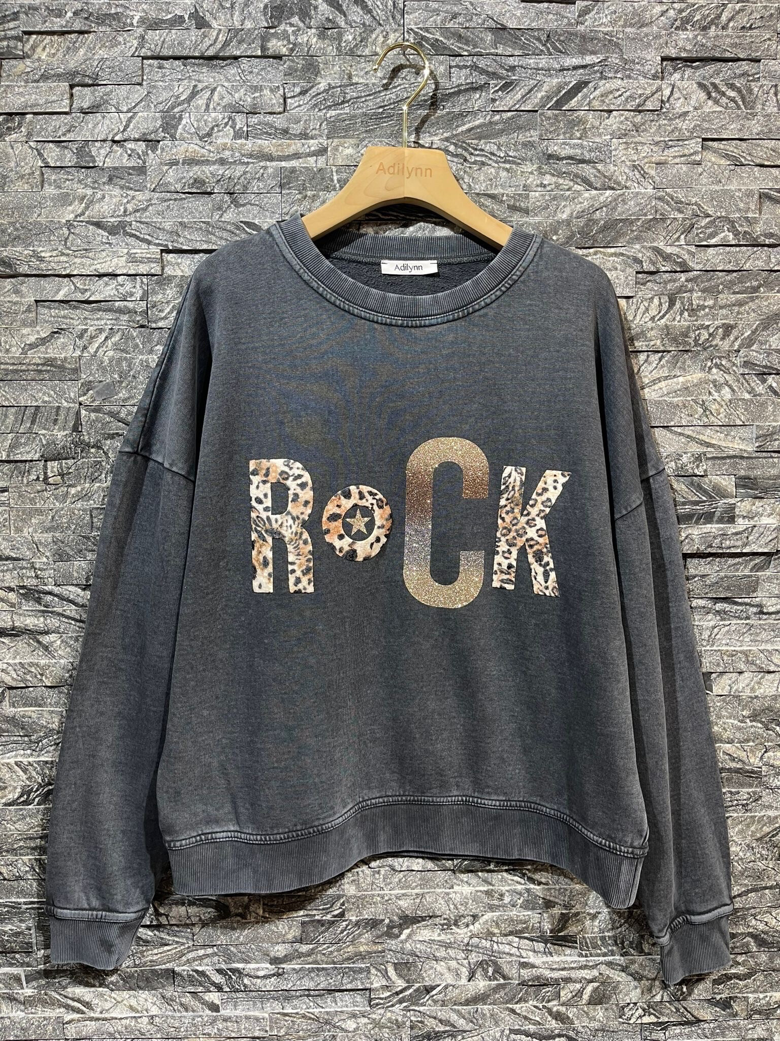 Grossiste Adilynn - Sweat molleton « Rock » en leopard et paillettes, col rond, manches longues