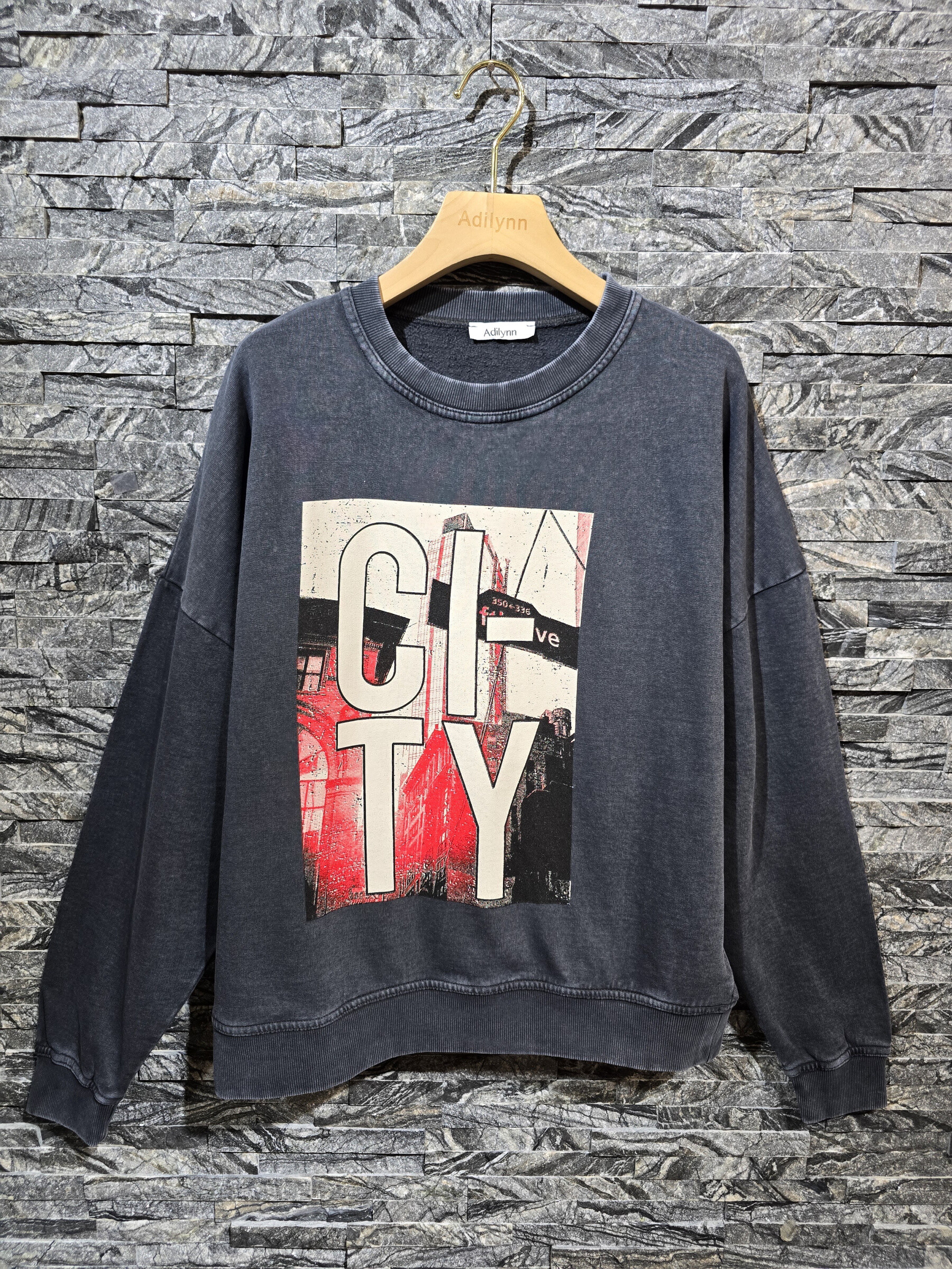 Wholesaler Adilynn - Gray fleece sweatshirt with “City” print, round neck, long sleeves