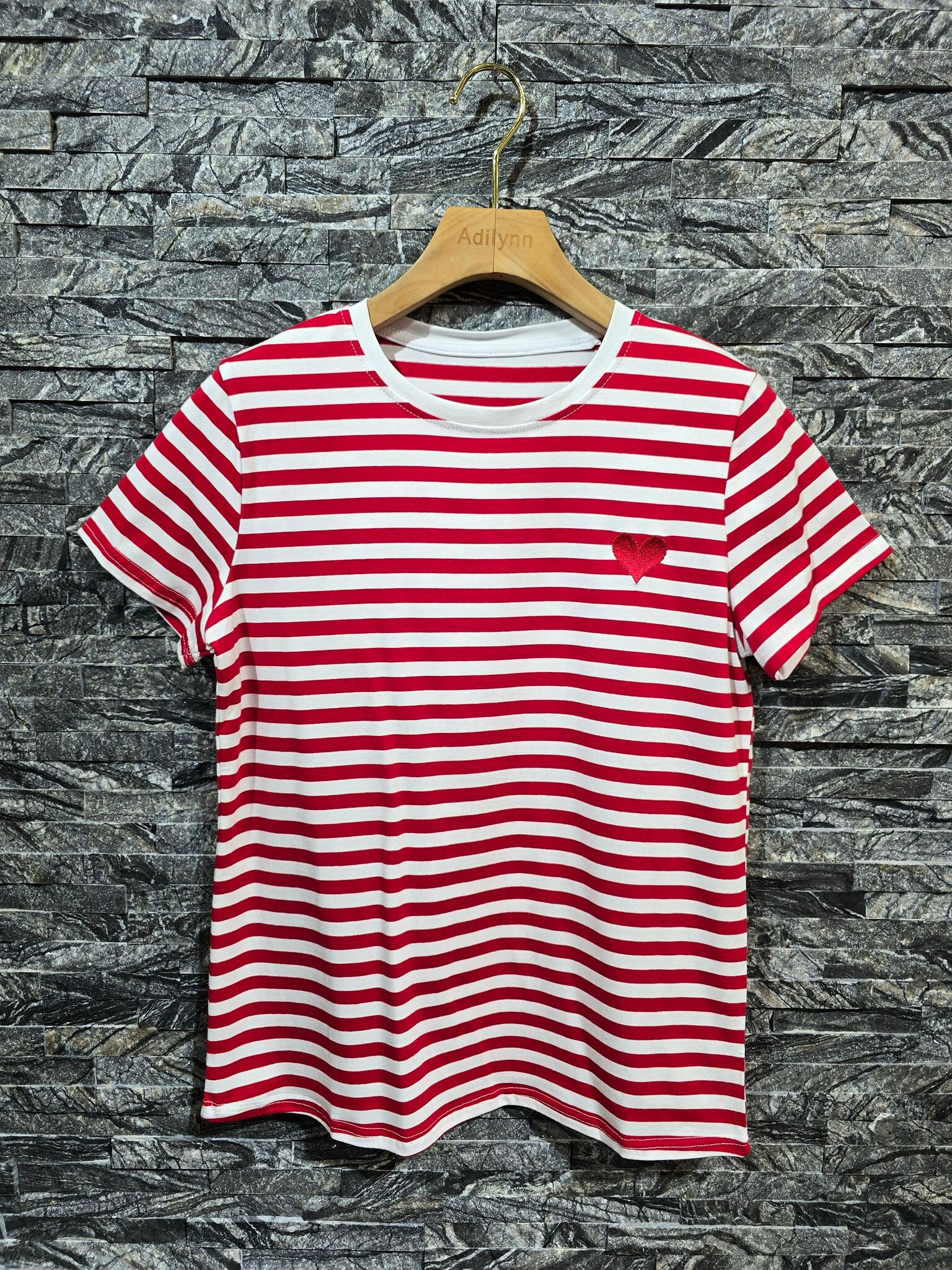 Grossiste Adilynn - T-shirt rayures avec broderie coeur, col rond, manches courtes