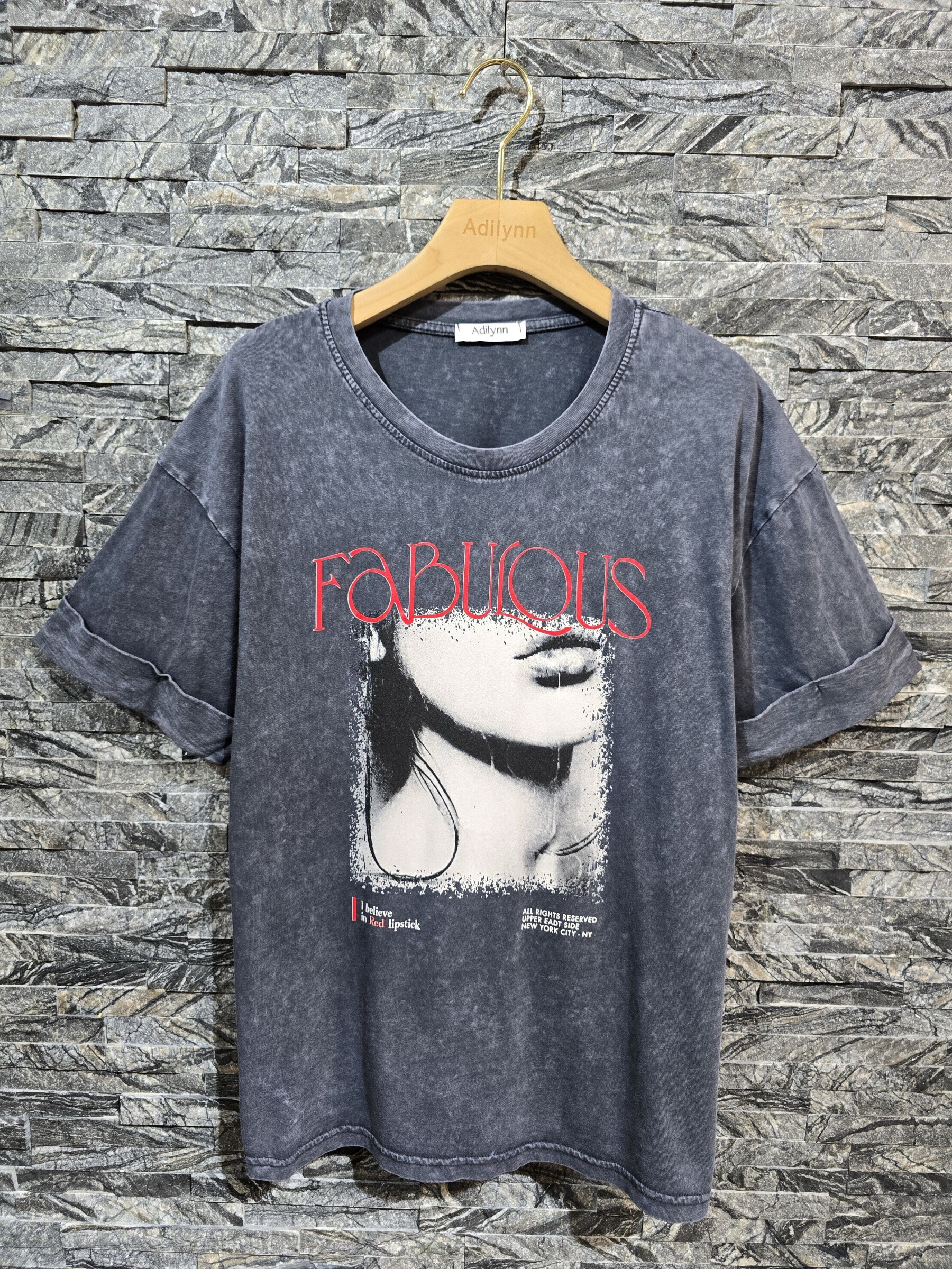 Großhändler Adilynn - "Fabulous" bedrucktes T-Shirt, runden Hals, kurze runde Ärmel