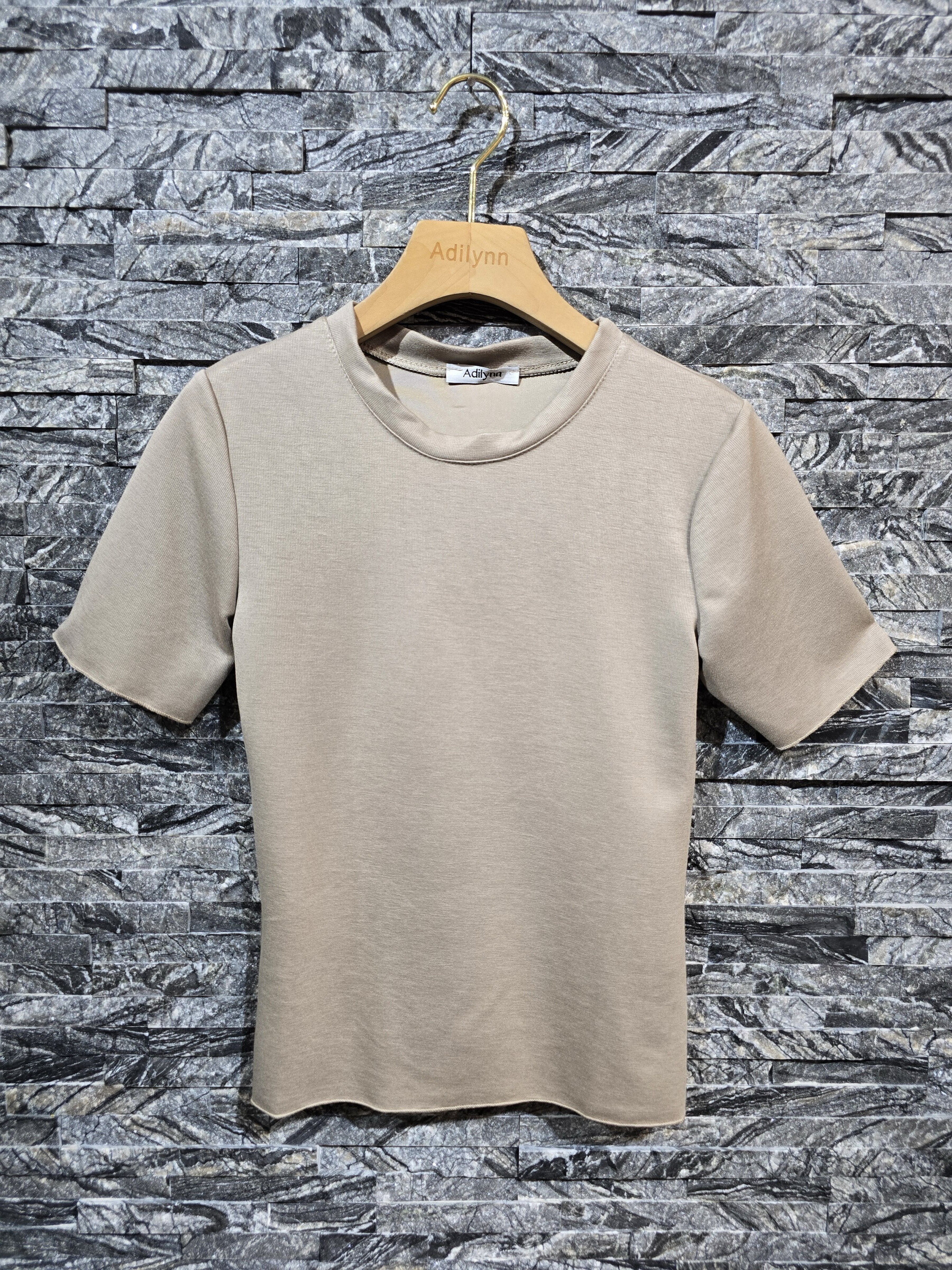 Großhändler Adilynn - UNEED Basic T-Shirt mit kurzen Ärmeln, runden Hals