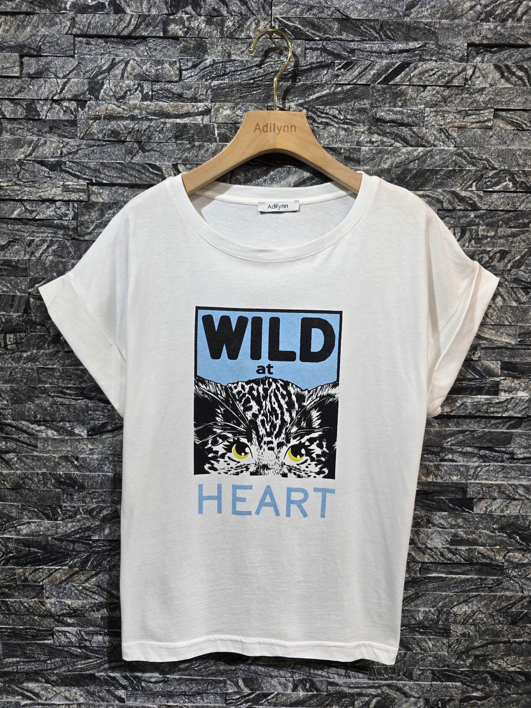 Großhändler Adilynn - T-Shirt rundes Nacken gedruckt "Wild at Heart", kurze Ärmel
