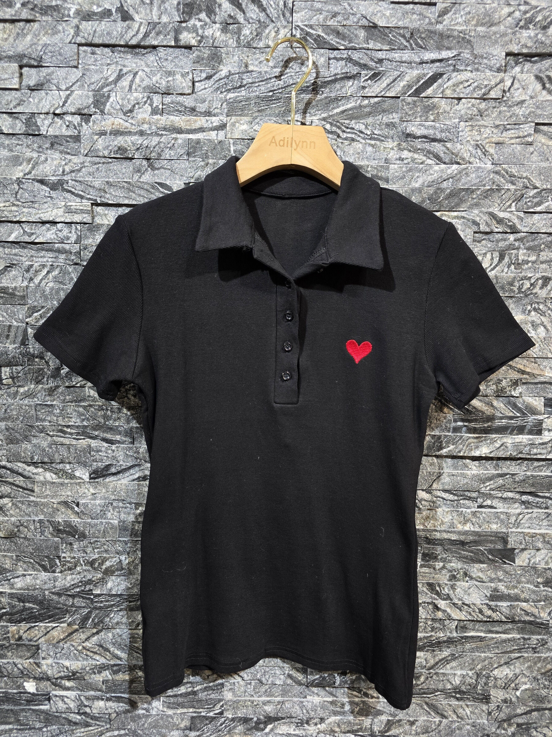 Großhändler Adilynn - Polo-T-Shirt mit Knöpfen, Herzstickerei, kurze Ärmel