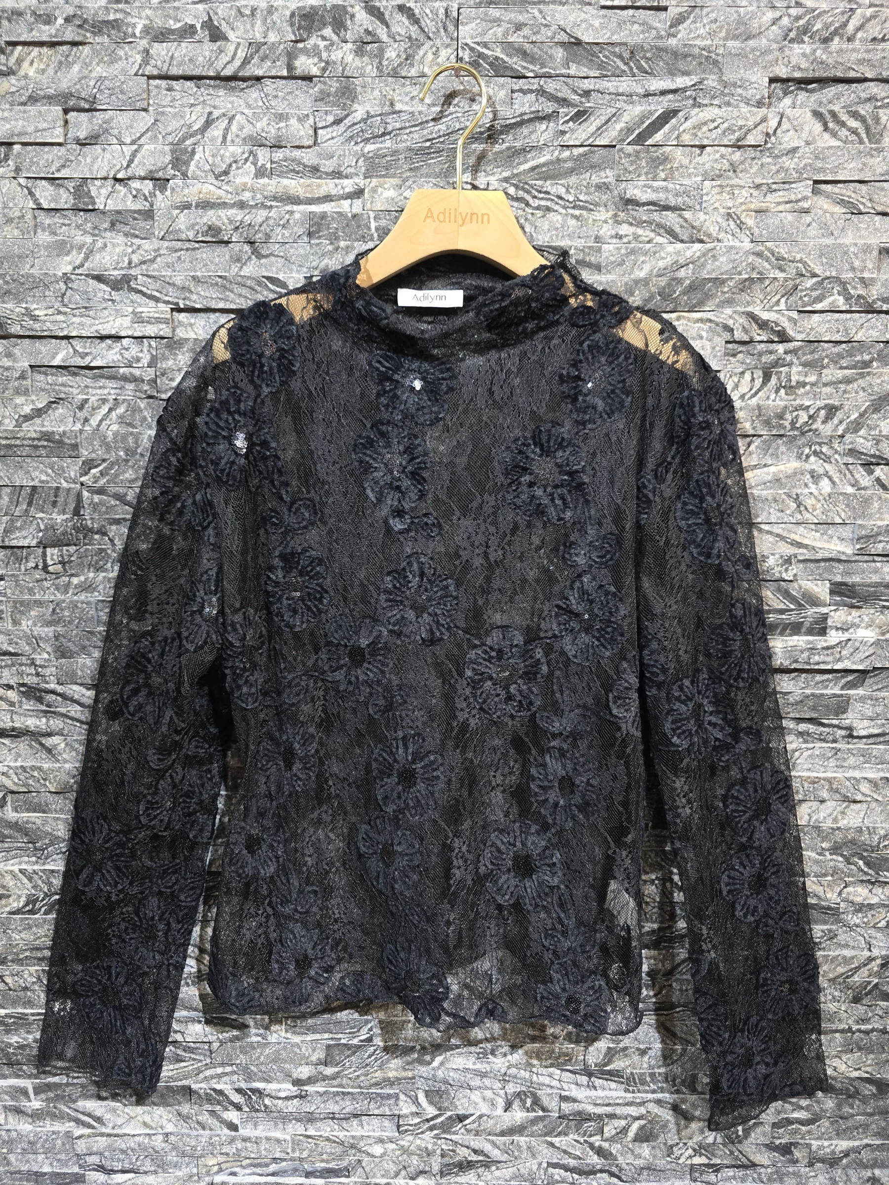 Wholesaler Adilynn - Lace top with embossed flowers with sequins, long sleeves