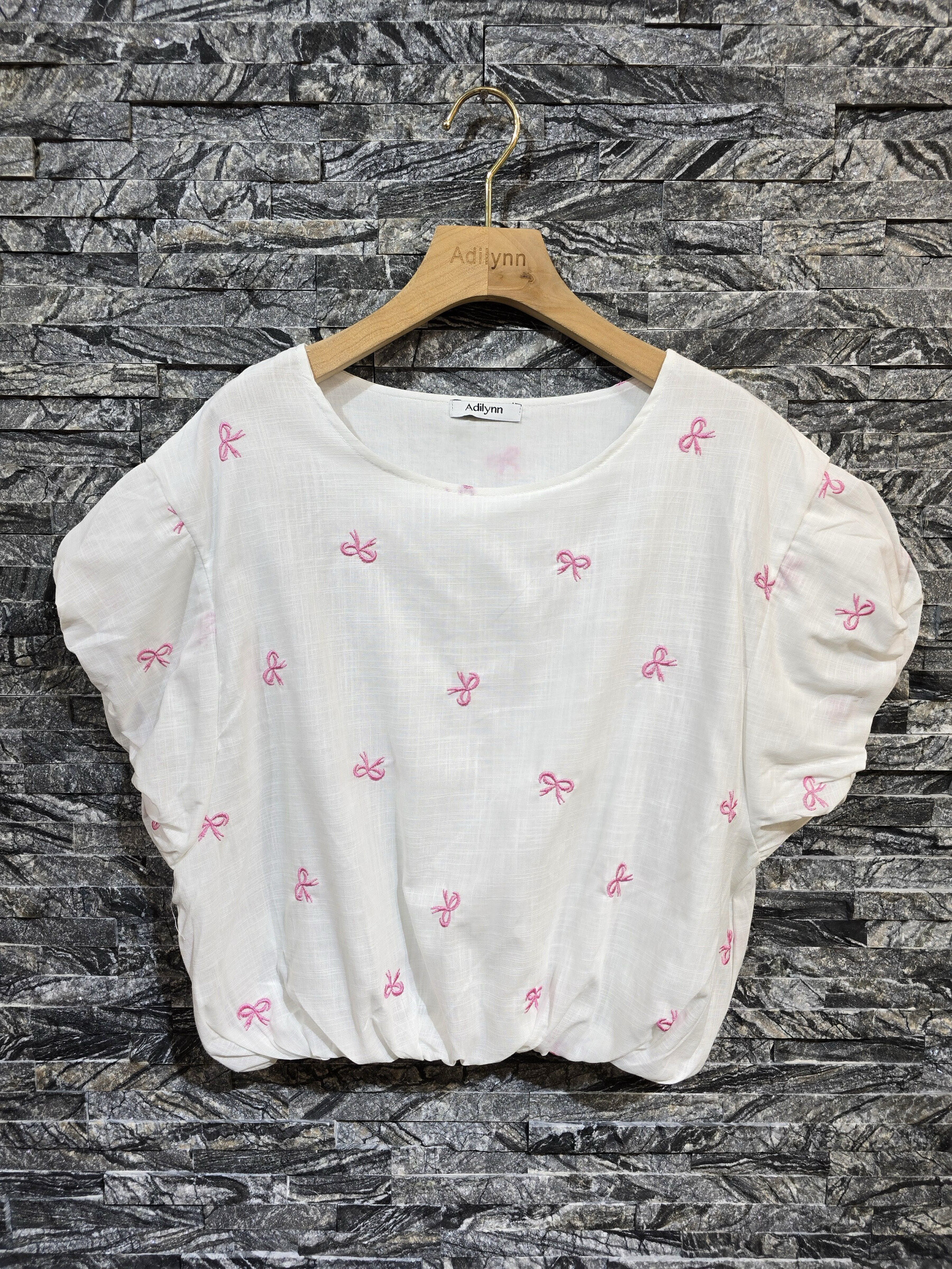Grossiste Adilynn - Top en coton avec broderies noeuds, taille et manches courtes élastiques