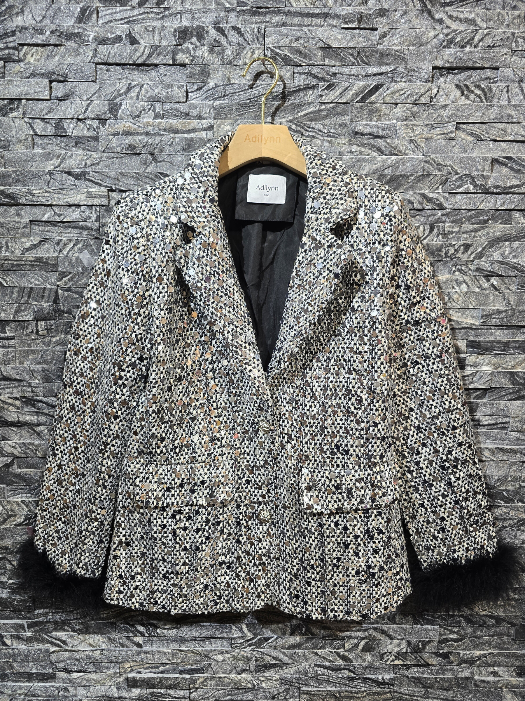 Großhändler Adilynn - Tweedjacke mit Pailletten und Federn, Knopfverschluss, zwei Vordertaschen