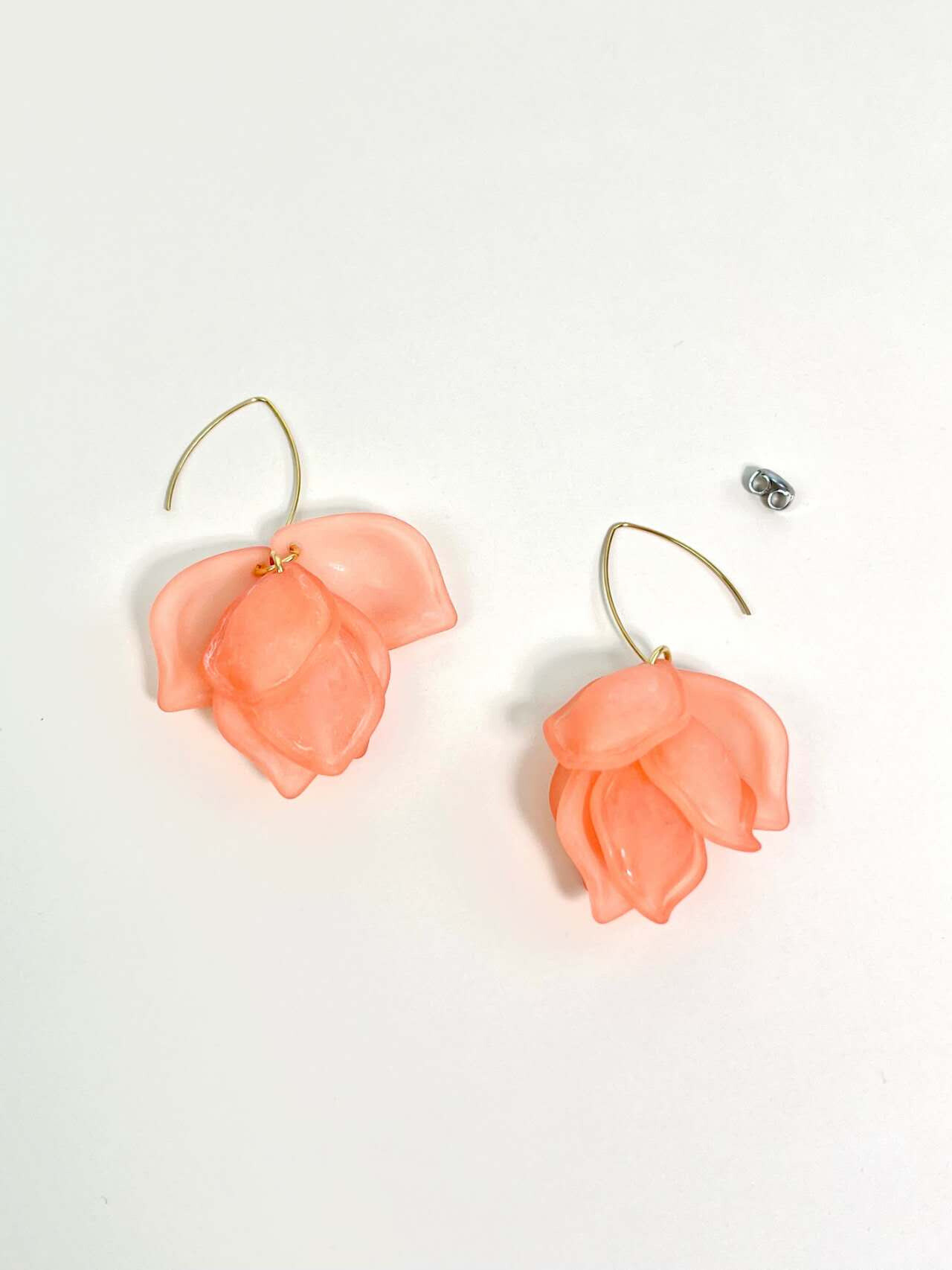 Wholesaler aesmée - Steel and resin flower earrings Nathalie