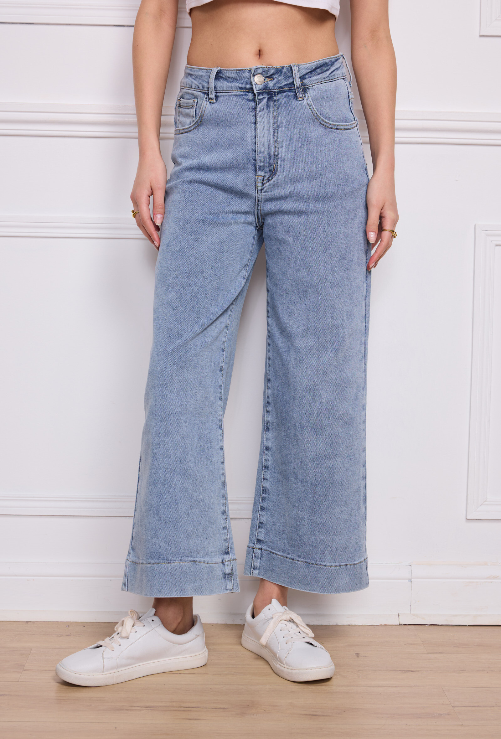 Grossiste Alina - Jeans wide leg stretch , taille normal ,coupe droite 5 poches.