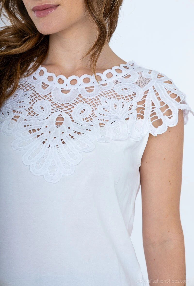 Wholesaler Alina - T-shirt with ruffles