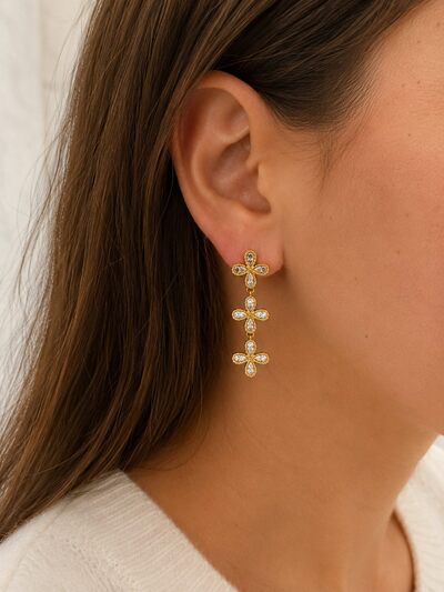 Mayorista Aliya Bijoux - Pendientes con motivo de flor de trébol y strass Mayorista Aliya Bijoux - Pendientes con motivo de flor de trébol y strass