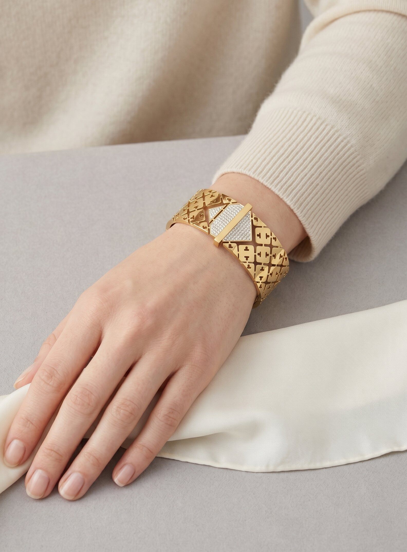 Grossista Aliya Bijoux - Bracciale a cinturino con strass