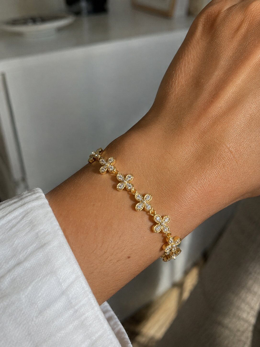 Mayorista Aliya Bijoux - Pulsera con motivo de flor de trébol y strass