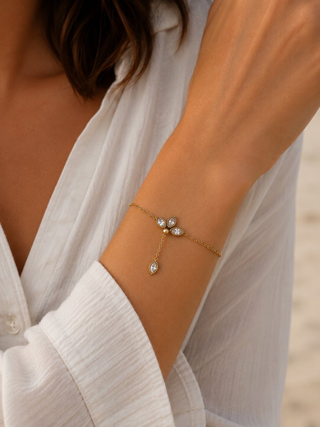 Grossiste Aliya Bijoux - Bracelet motif lotus avec des strass