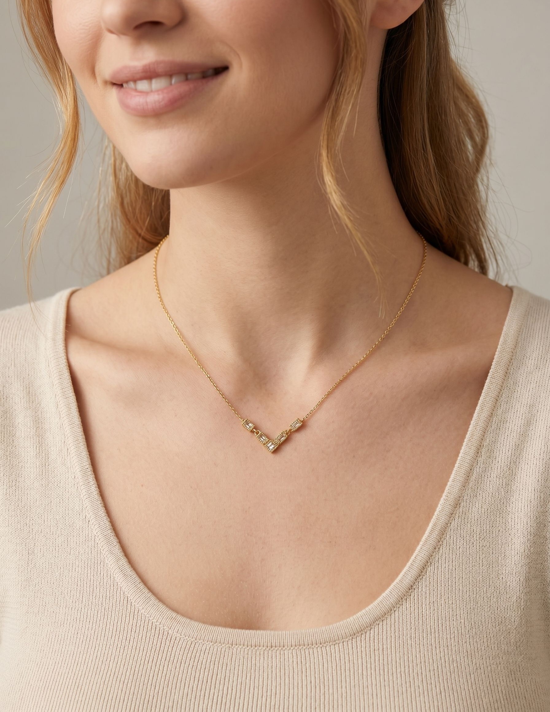 Wholesaler Aliya Bijoux - V-shaped necklace with rhinestones