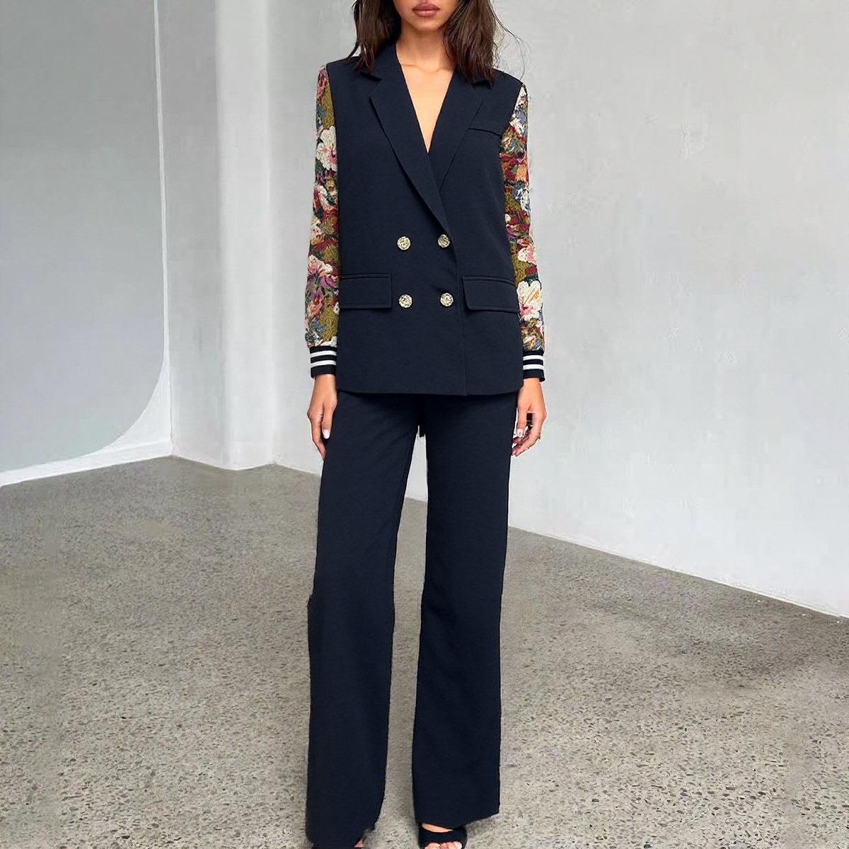 JTP1251 in polyester fiber, acrylic lining, perfect for your winter evenings. Made in China for the Fall/Winter 2025/2026 collection.