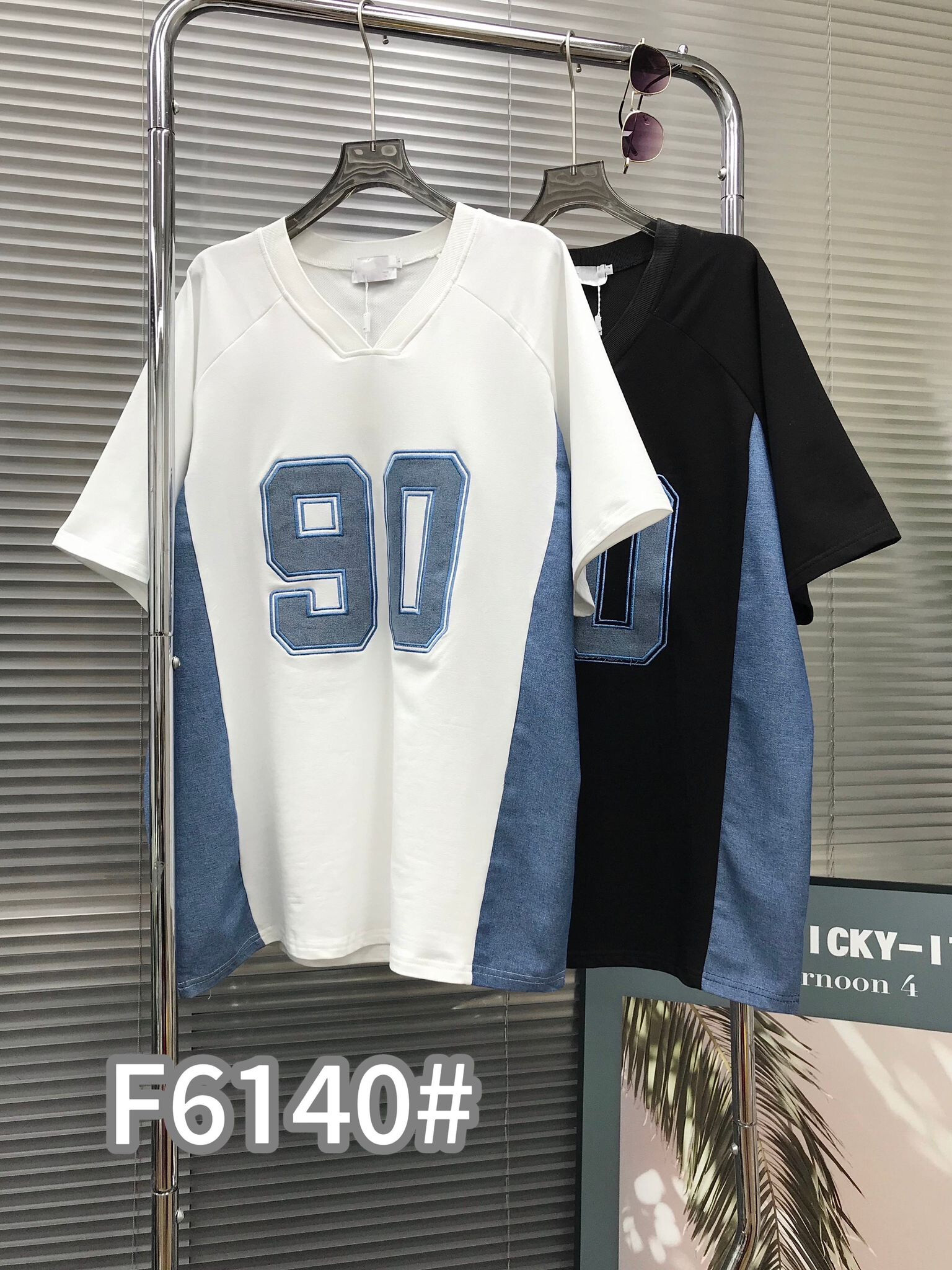 Lightweight women's T-shirt, 100% polyester, ideal for summer, made in China, Spring/Summer 2025 collection.