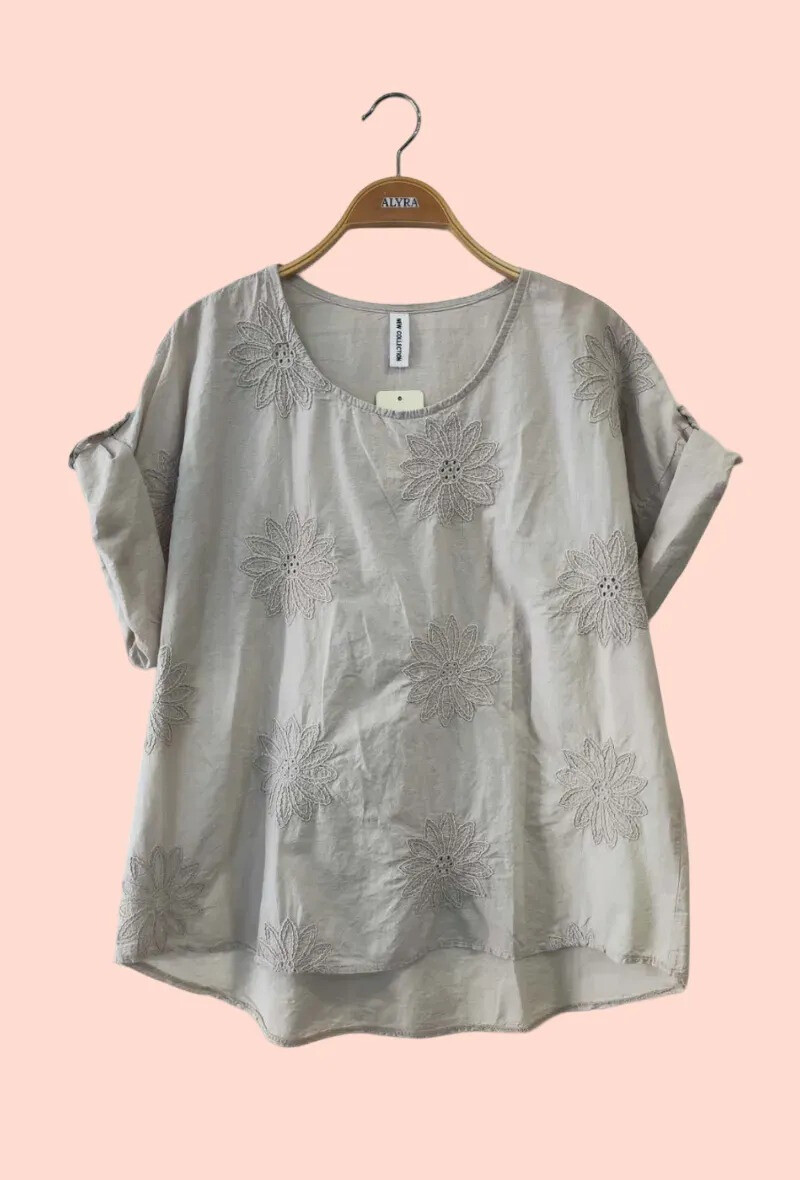 Wholesaler Alyra - Spring blouse with floral embroidery