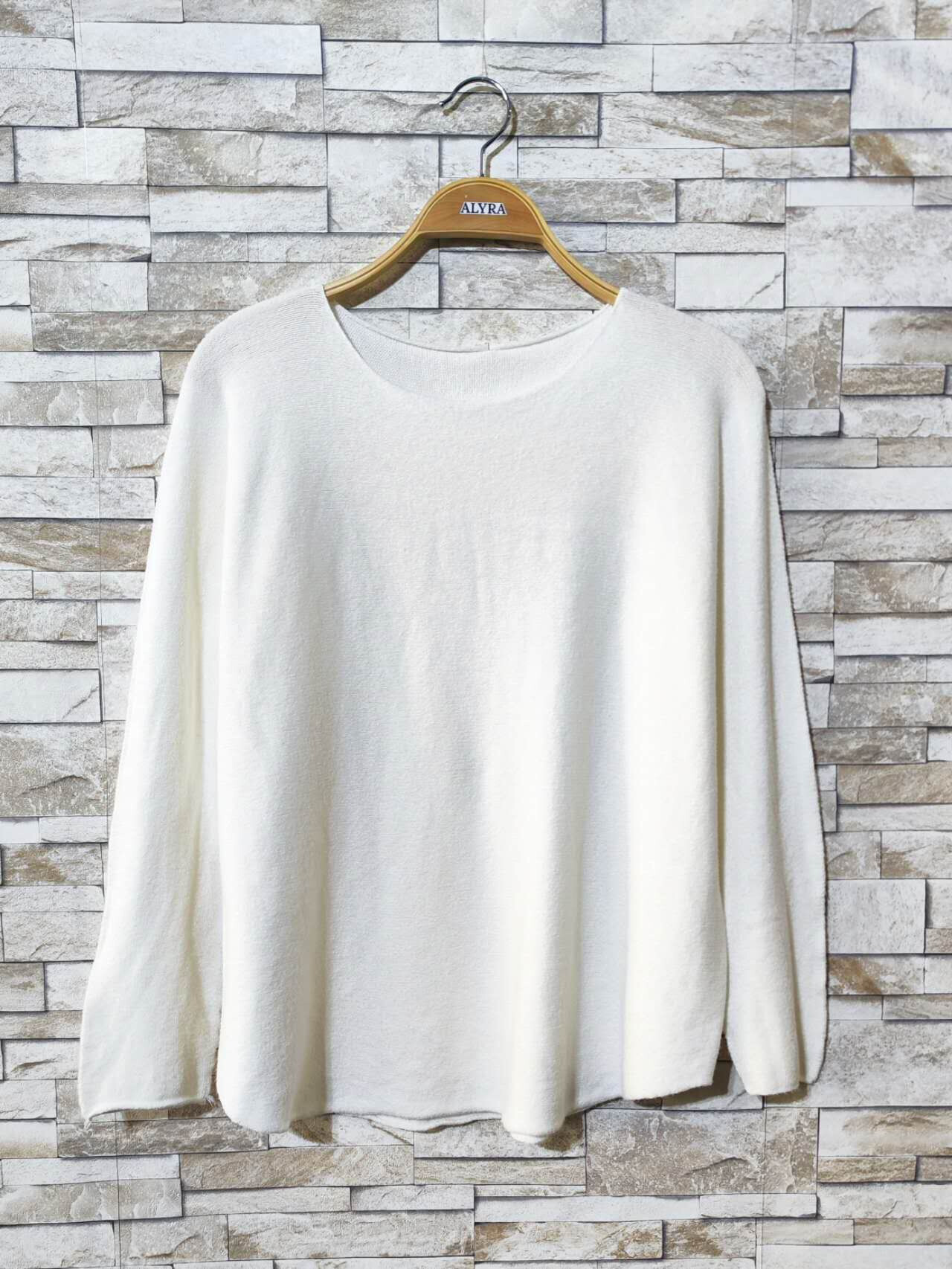 Wholesaler Alyra - Thick and soft V-neck sweater