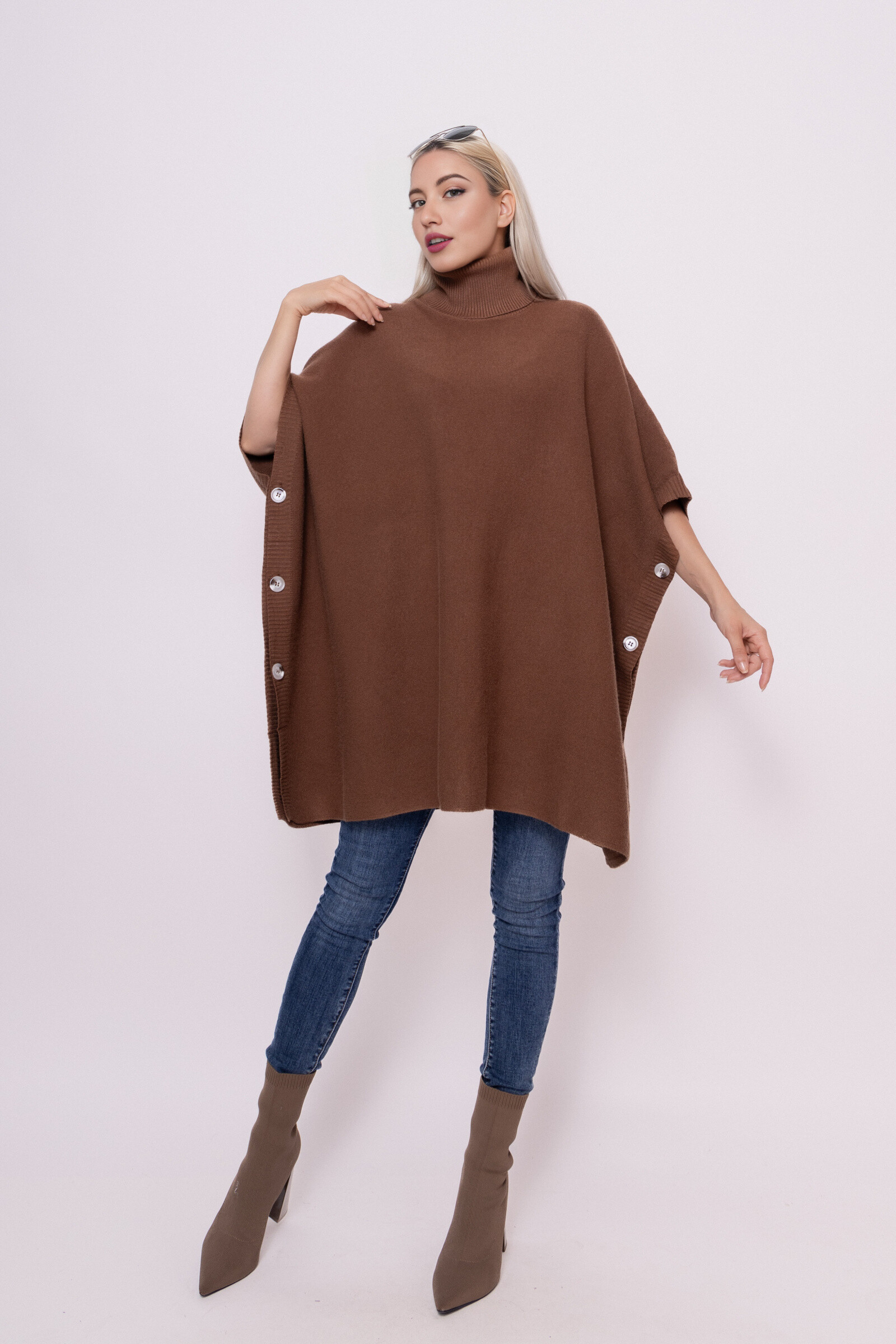 Grossista ALYSSA srl - PONCHO CON I BOTTONI