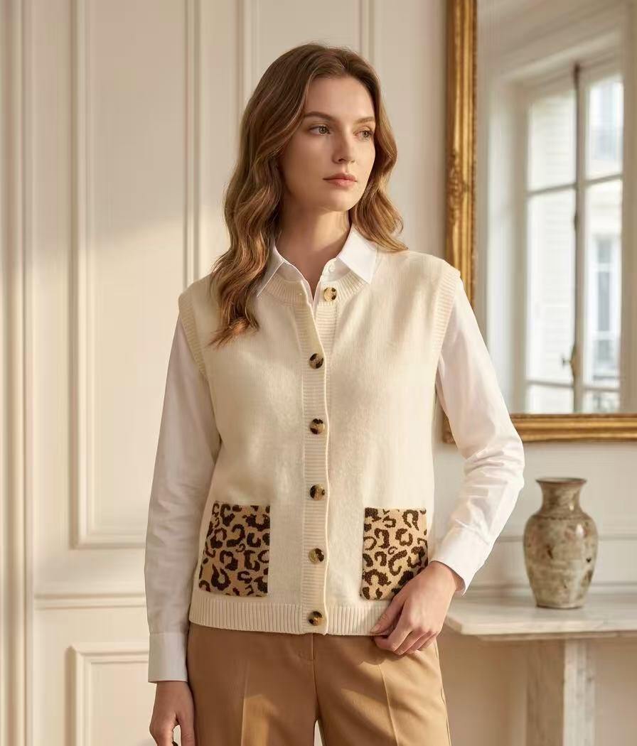 Wholesaler ALYSSA srl - Knitted vest with buttons and leopard print pockets