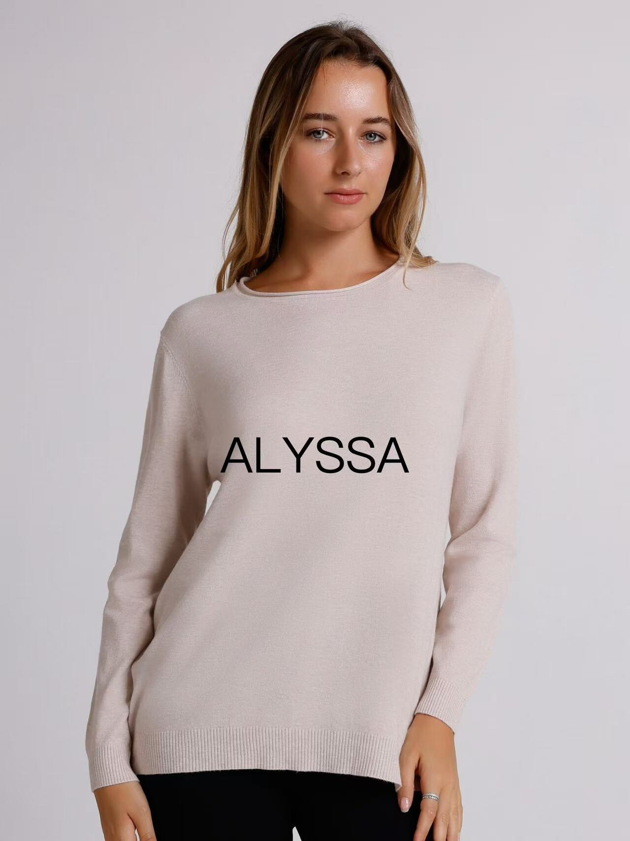 Grossista ALYSSA srl - MAGLIA CLASSICA SOTTILE CON COLLOTONDO