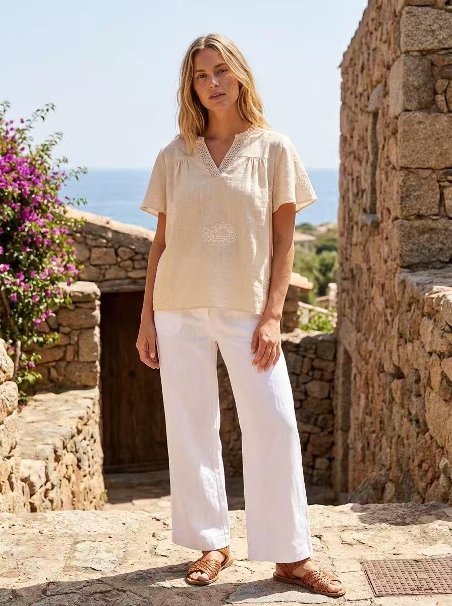 Wholesaler ALYSSA srl - EMBROIDERED V-NECK T-SHIRT