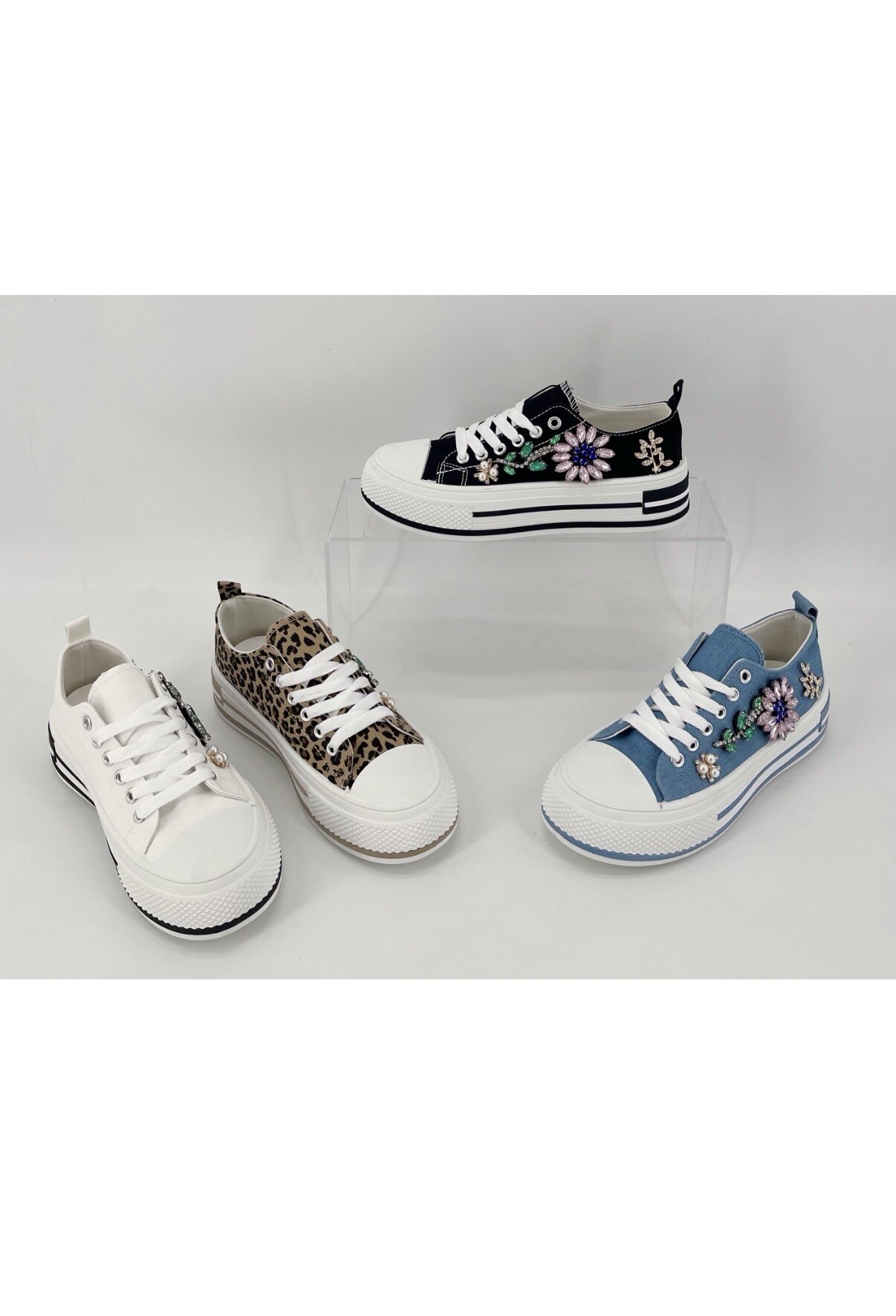 Wholesaler AMANDA SHOES - Low-top sneakers with platform sole, laces, and rhinestones