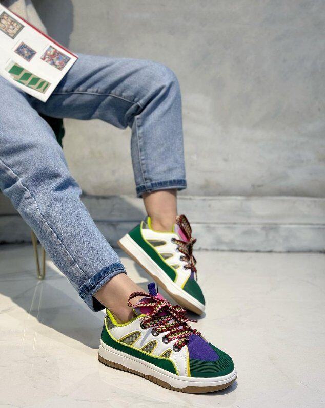 Wholesaler AMANDA SHOES - WOMEN'S SNEAKERS LOW SOLE COLORFUL PATTERN WITH LACES