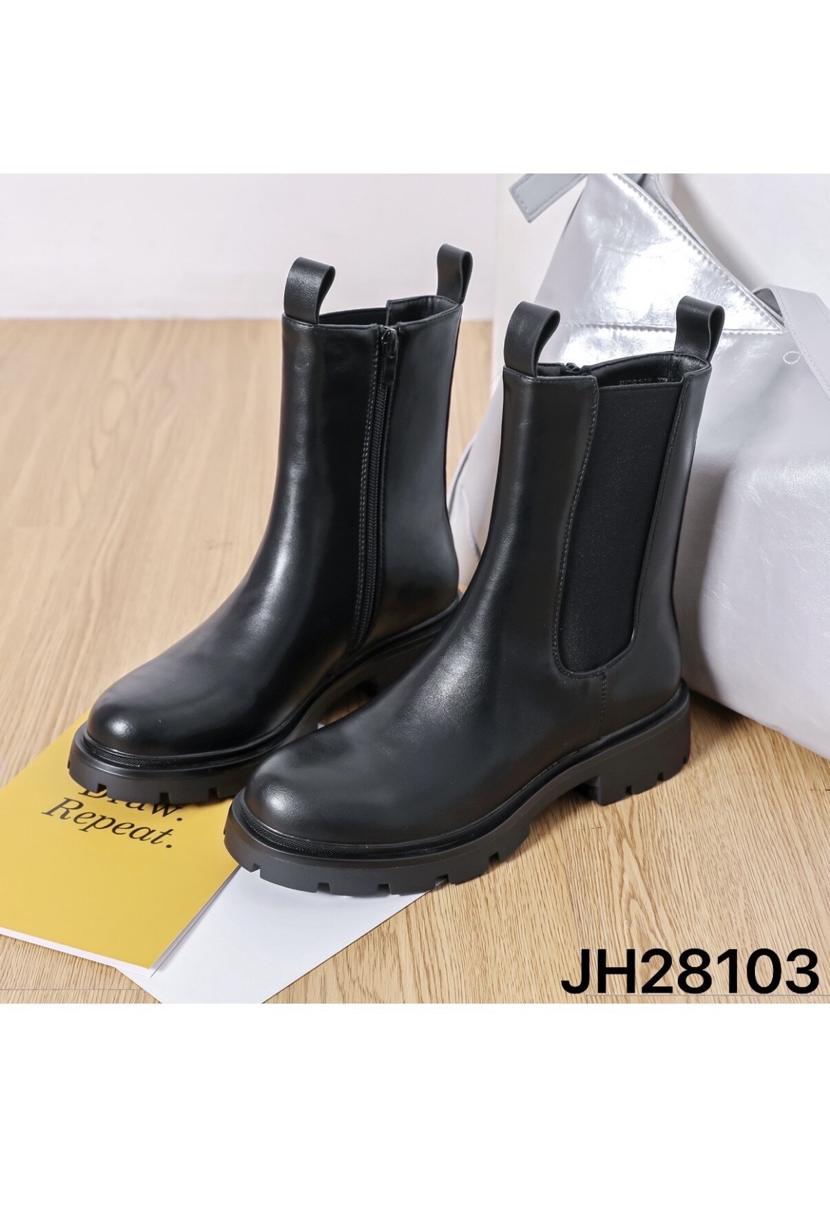 Wholesaler AMANDA SHOES - Low ankle boots with elastic and zippers