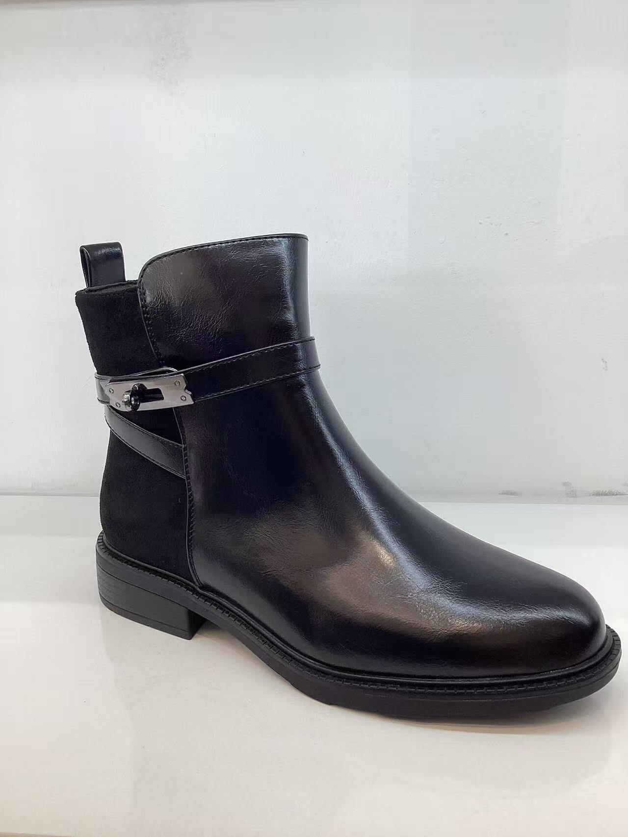 Wholesaler AMANDA SHOES - Low ankle boots with buckles and zipper closure