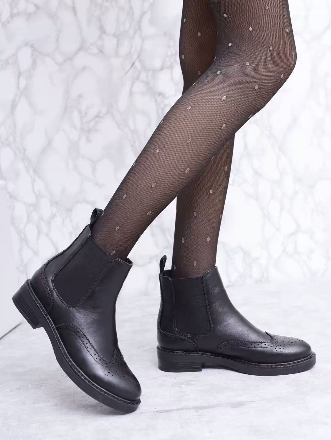 Wholesaler AMANDA SHOES - Booties with elastic inserts without zippers