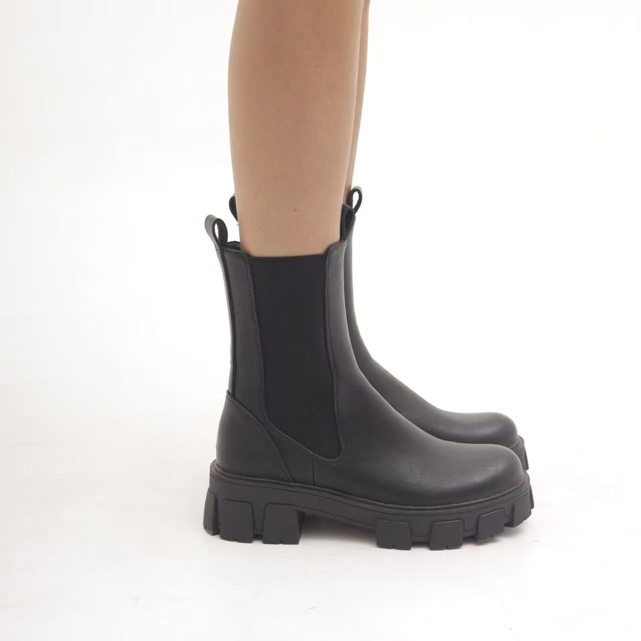 Wholesaler AMANDA SHOES - Elasticated ankle boots without zippers