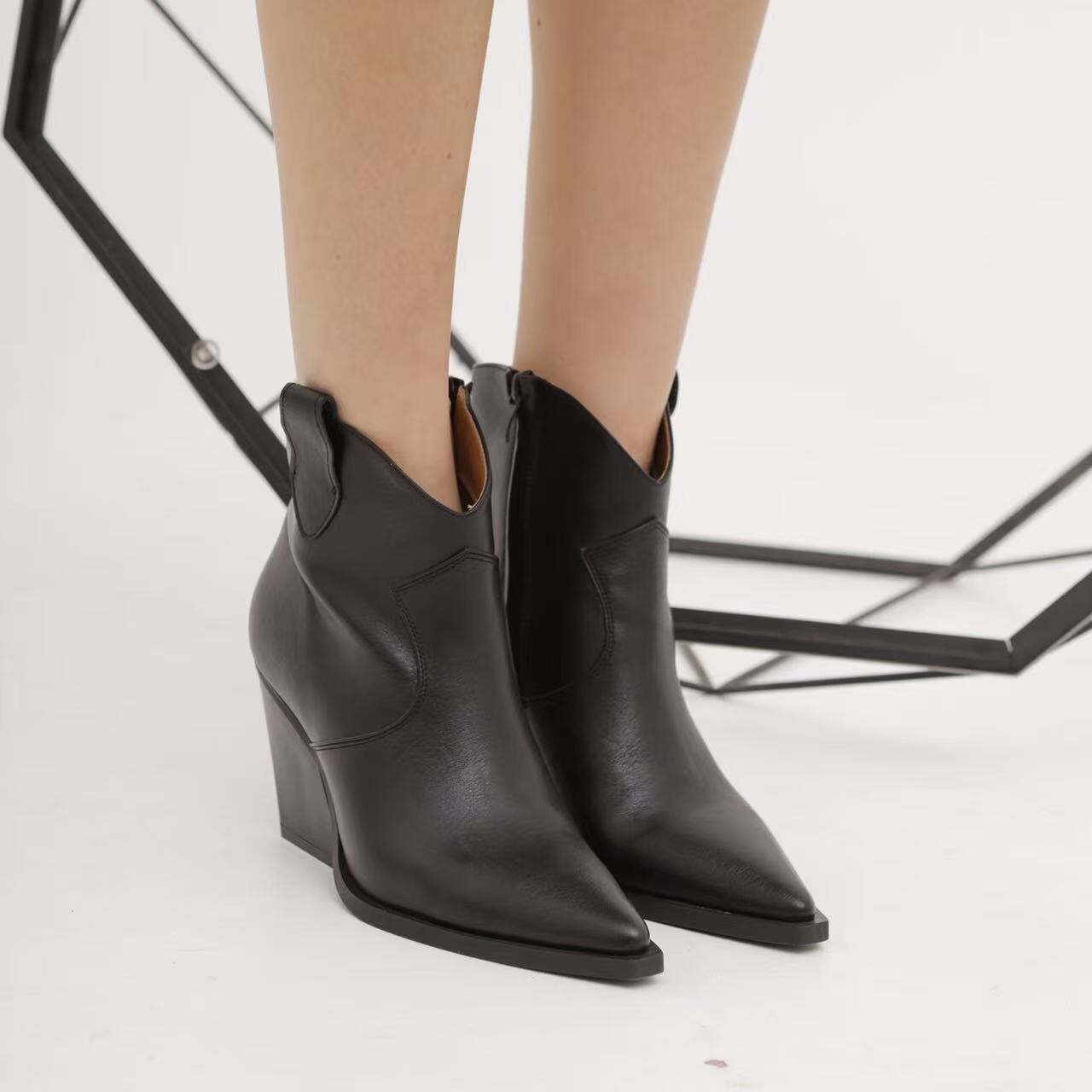 Wholesaler AMANDA SHOES - Mid-heel wide ankle boots with pointed toe and zippers