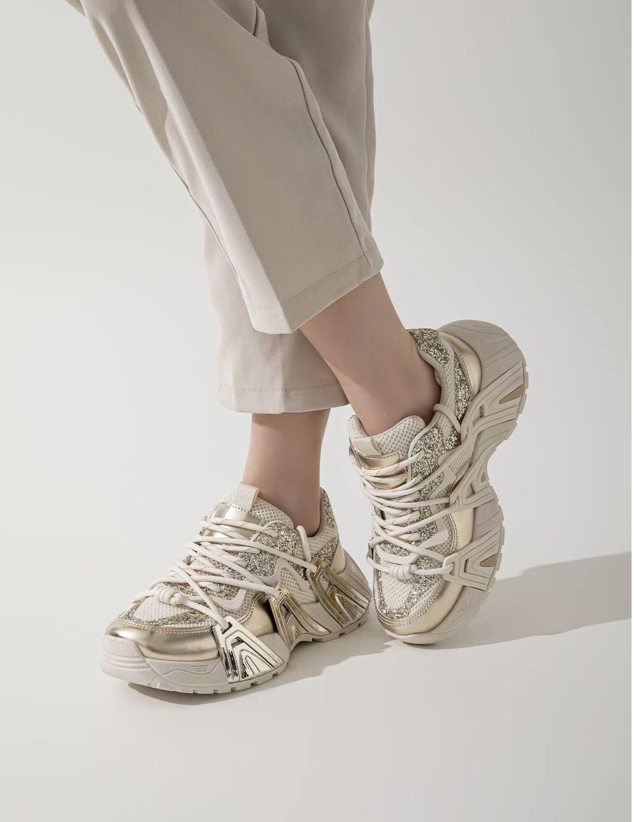 Wholesaler AMANDA SHOES - FASHIONABLE SNEAKERS WITH GLITTER MATERIAL AND FABRIC WITH DOUBLE LACES