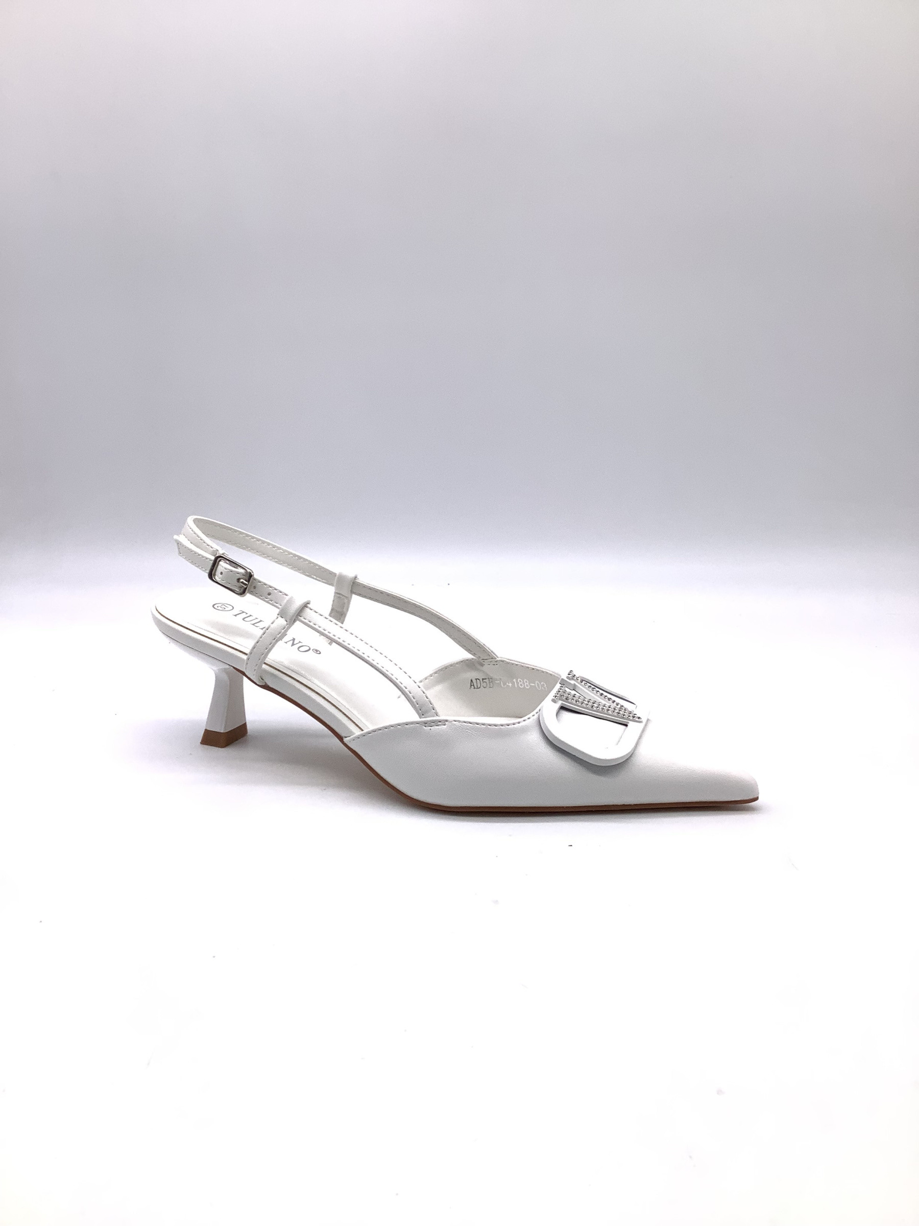 Grossista AMANDA SHOES - Sandali tacco basso con punta chiuso e fibbie