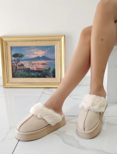 Großhändler AMANDA SHOES - HOCHSOHLIGE WILDLEDER-PANTOFFELN MIT KUNSTFELL Großhändler AMANDA SHOES - HOCHSOHLIGE WILDLEDER-PANTOFFELN MIT KUNSTFELL