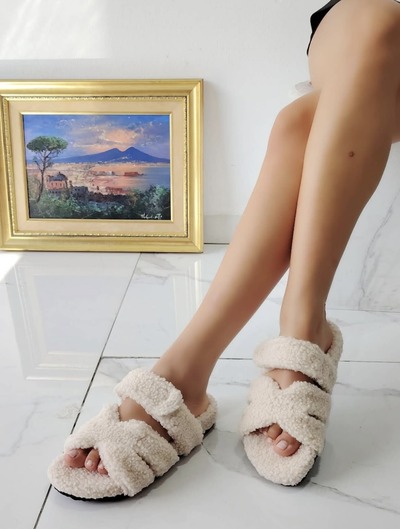 Großhändler AMANDA SHOES - SYNTHETIK-PELZ-PANTOFFELN MIT KLETTVERSCHLUSS Großhändler AMANDA SHOES - SYNTHETIK-PELZ-PANTOFFELN MIT KLETTVERSCHLUSS