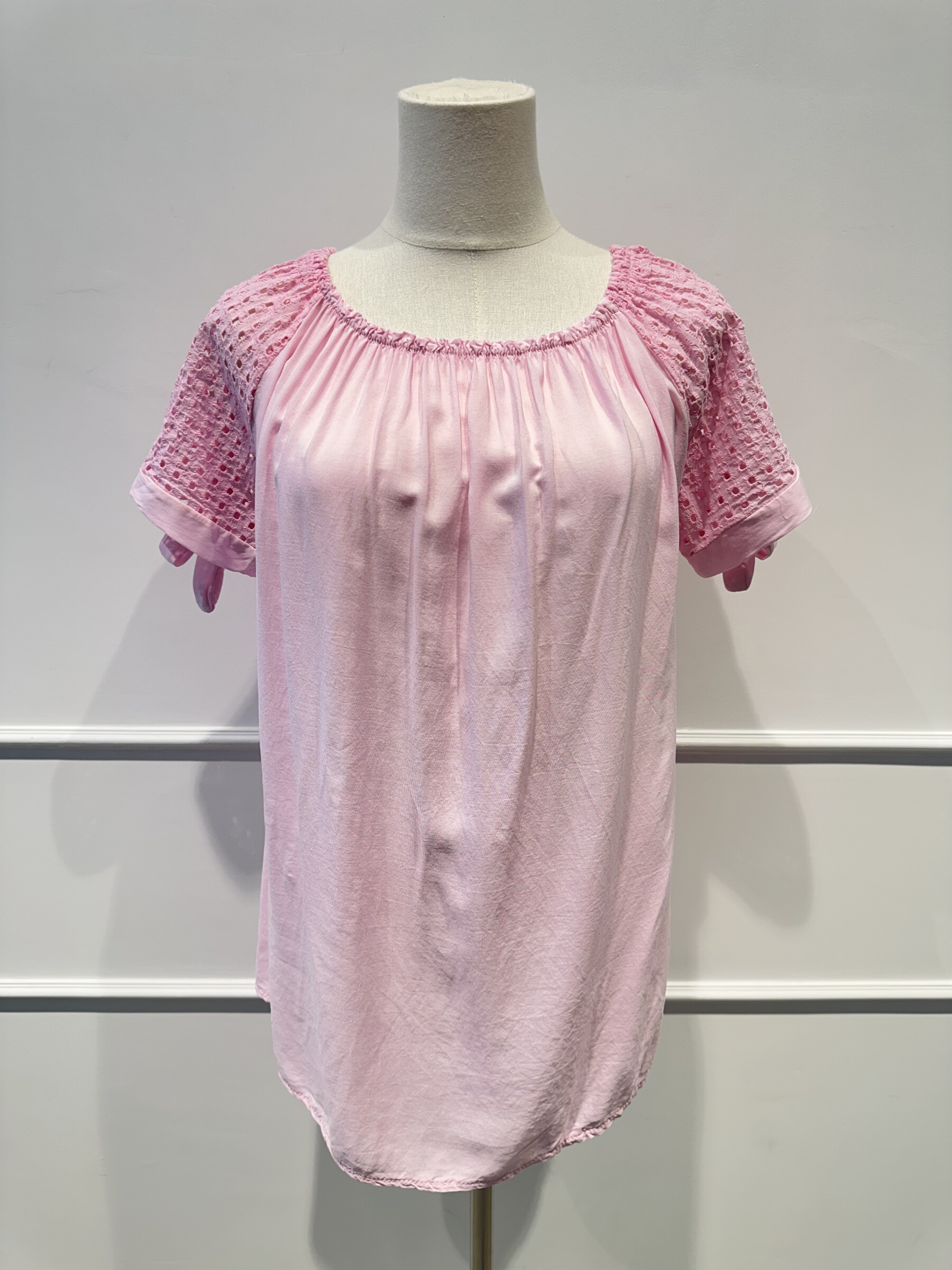 Grossiste AMARIA - Blouse à Manches Brodées & Encolure Froncée
