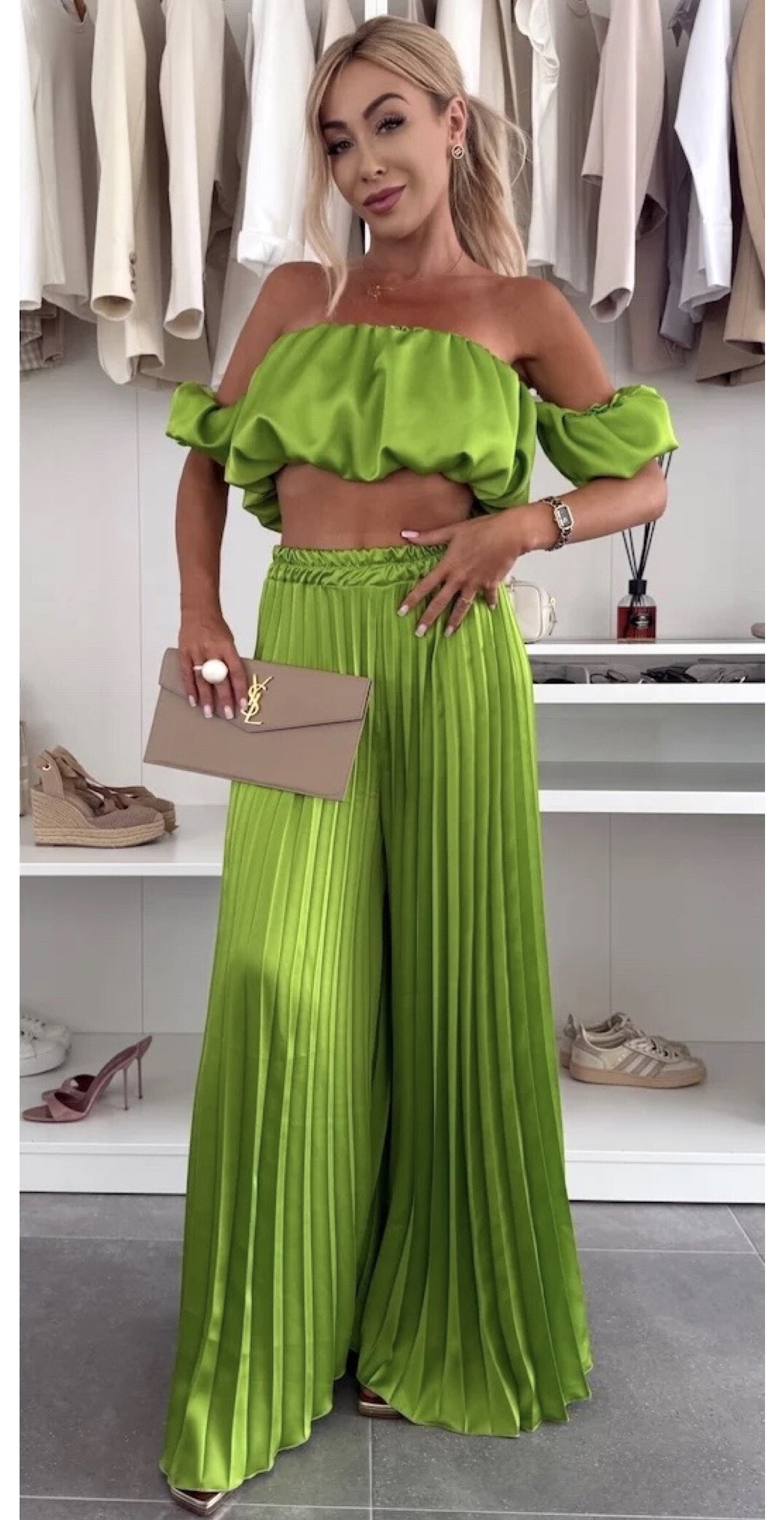 Wholesaler AMARIA - Top short shoulders bare shoulders puffy sleeves pleated pants satin