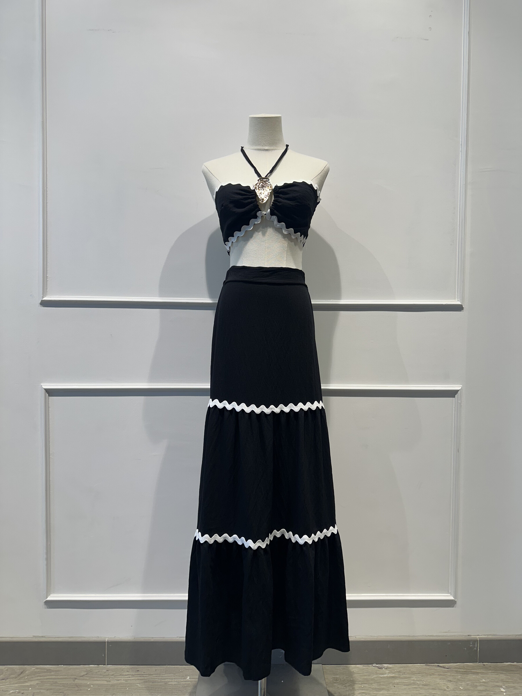 Grossiste AMARIA - Ensemble 2 Pièces – Top Bijou & Jupe Longue Volantée