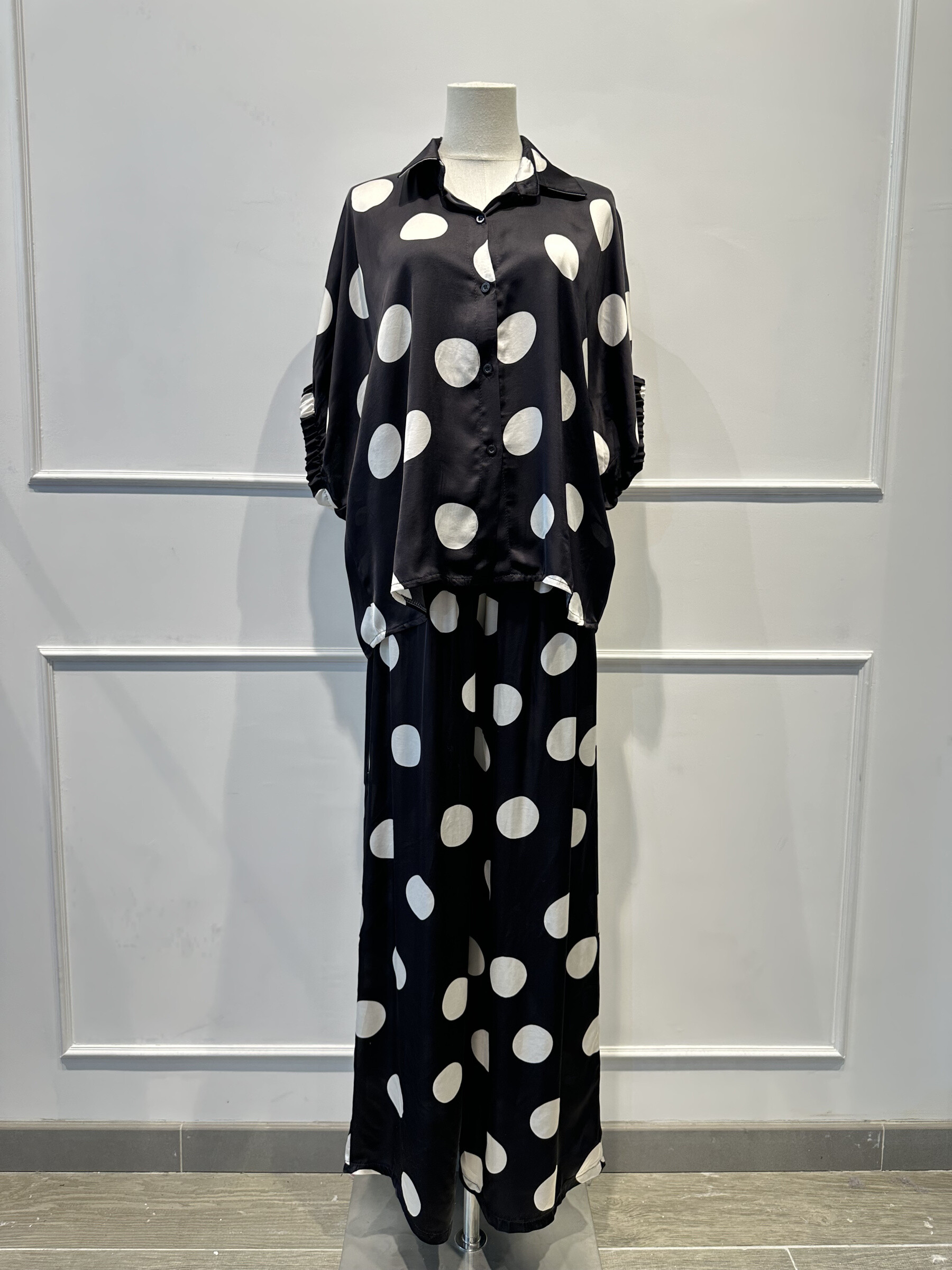 Grossiste AMARIA - Ensemble fluide à pois oversize – Chemise & Pantalon large