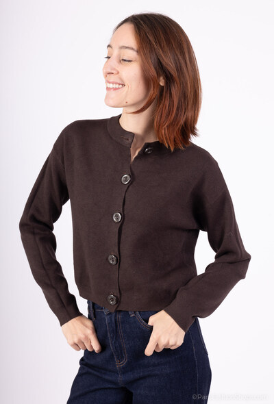 Grossiste AMARIA - Cardigan court à gros boutons – Maille viscose – VISCOSE Grossiste AMARIA - Cardigan court à gros boutons – Maille viscose – VISCOSE