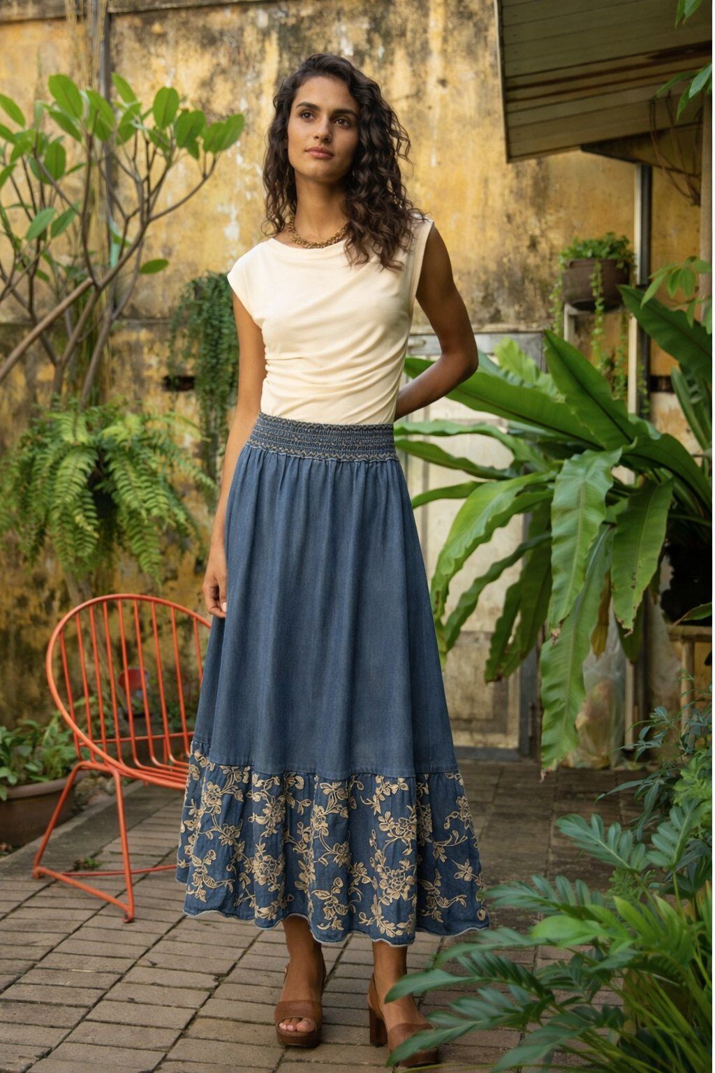 Grossista AMARIA - Gonna Lunga Bohemien Donna – Vita Alta Arricciata – Ricami Floreali – Taglio Fluido Estivo - COTONE