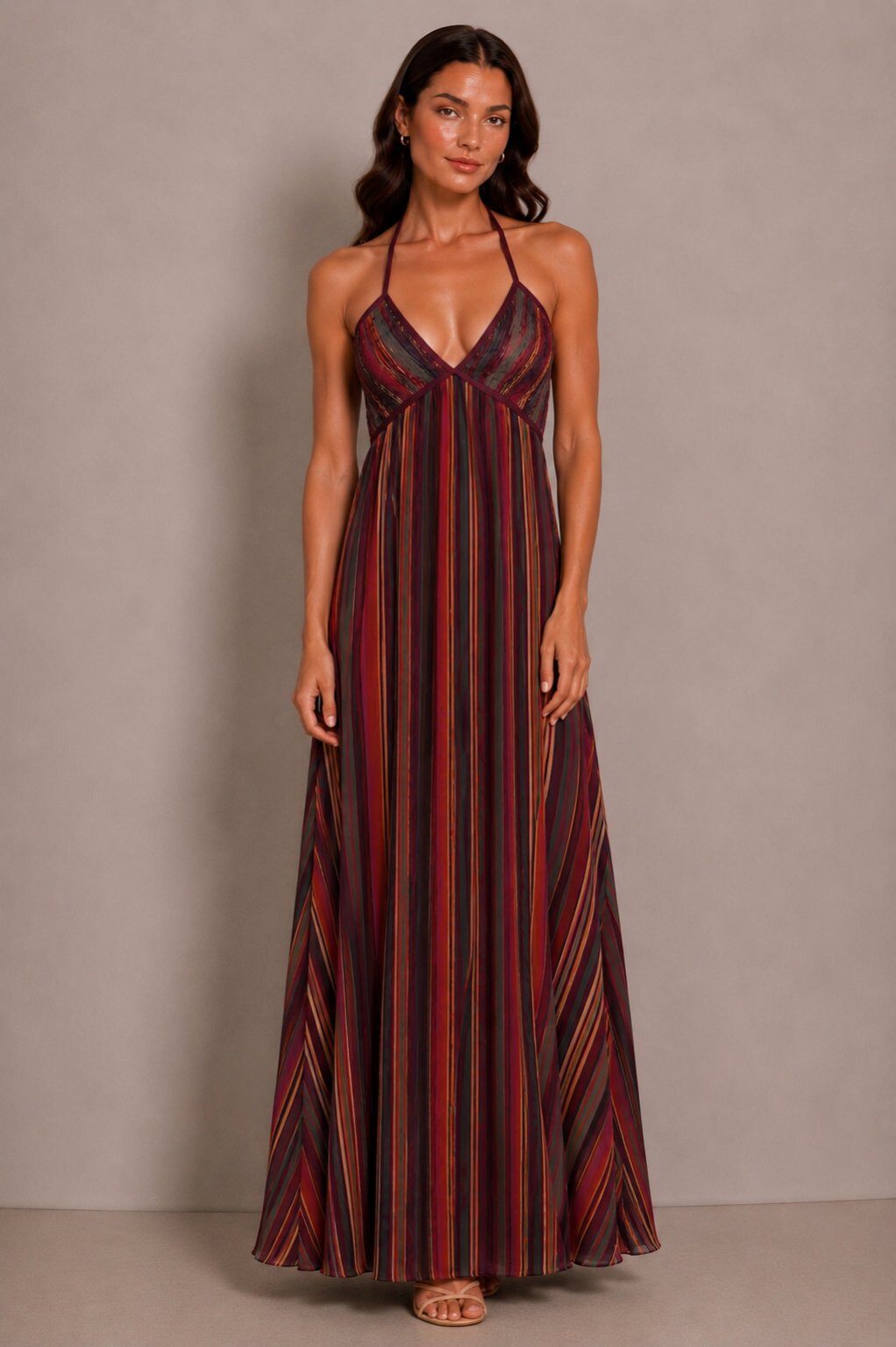 Grossiste AMARIA - Robe Longue Femme Dos Nu Rayée Multicolore – Col Halter & Taille Empire – Made in Italy