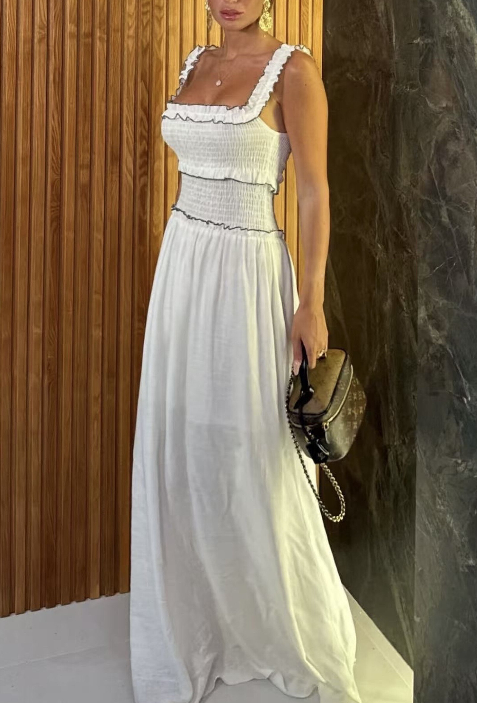 Grossiste AMARIA - Robe Longue Rouge à Smocks et Volants