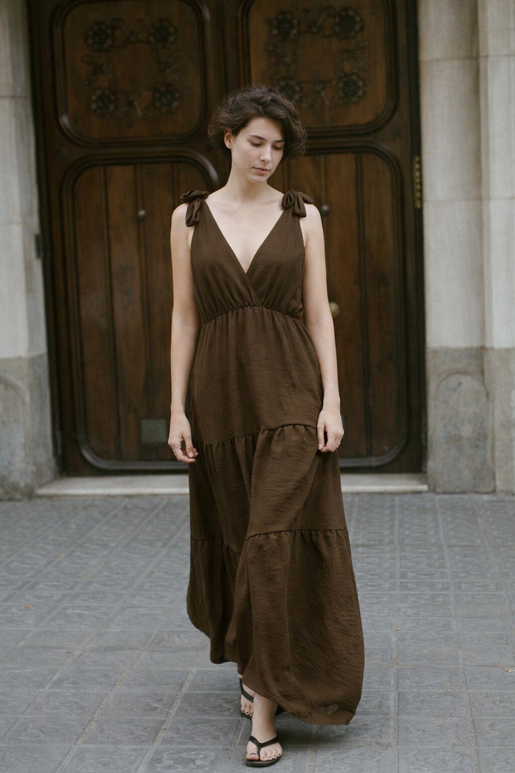 Grossiste AMARIA - Robe longue fluide – coupe flatteuse - NOEUD EPAULE – pièce facile à vendre été - VISCOSE