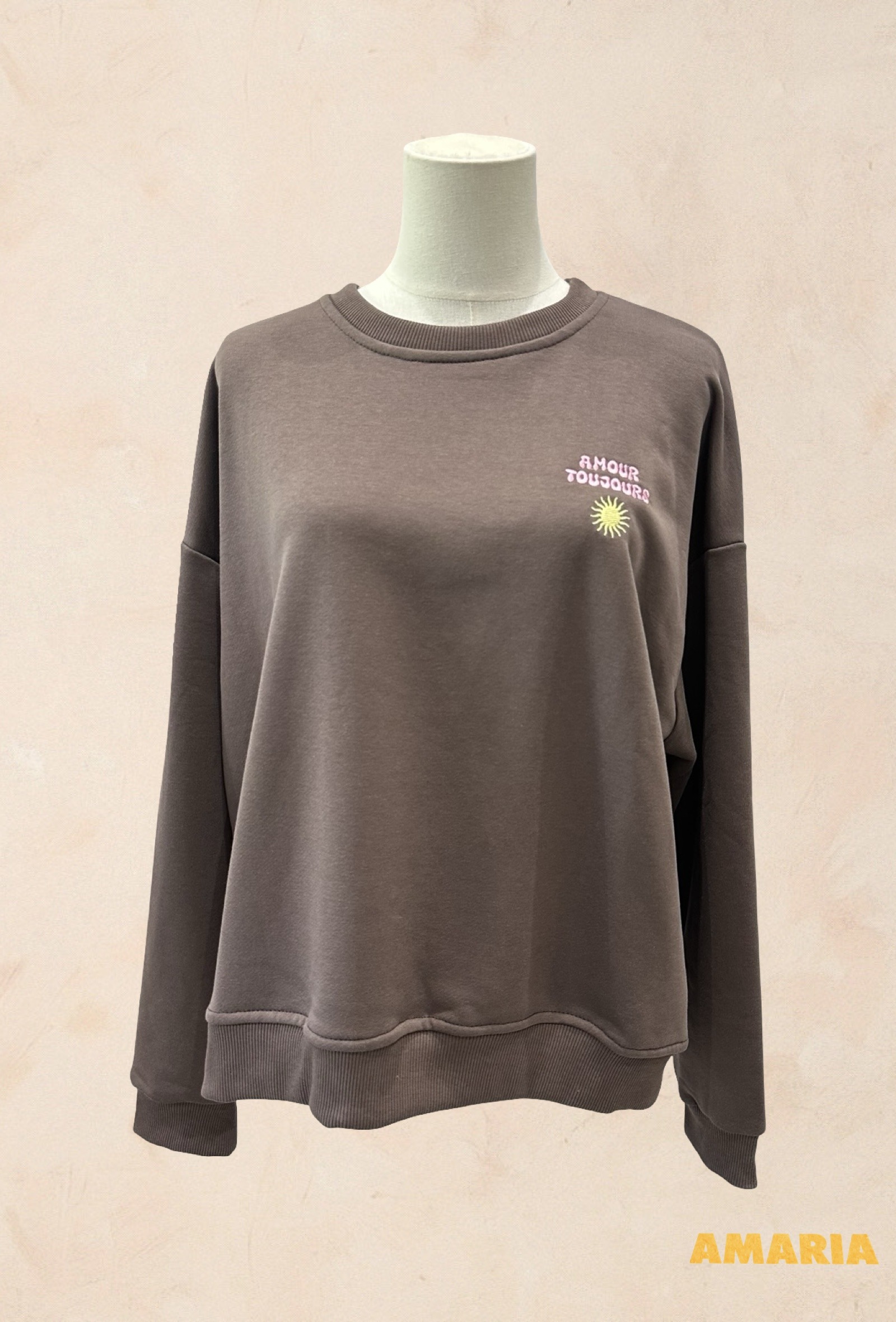 Grossiste AMARIA - Sweat Oversize Unisexe Gris Anthracite – Broderie “Amour Pour Toujours” – Coupe Streetwear - COTON