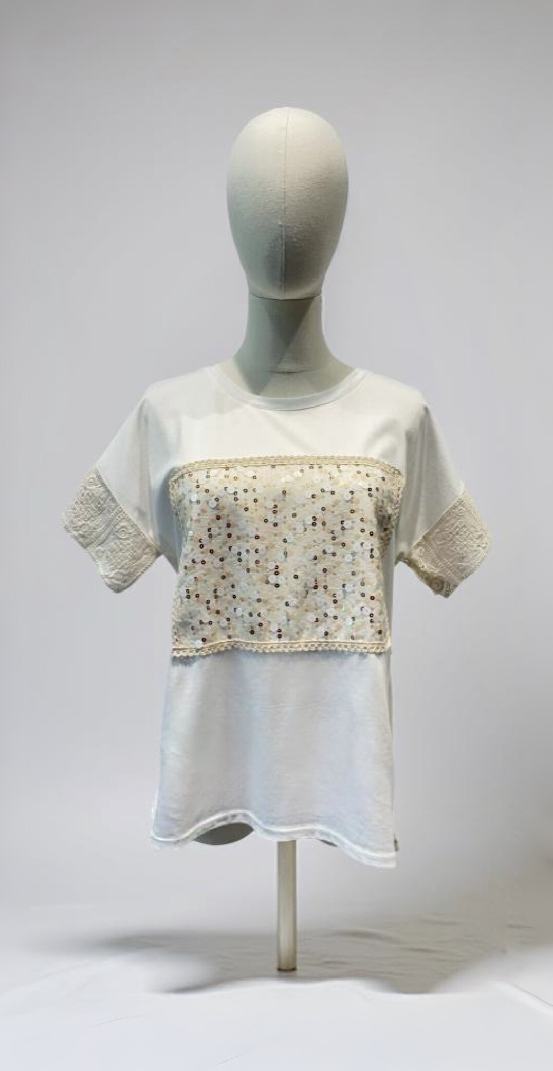 Wholesaler AMARIA - White T-shirt short sleeves macrame sleeves, glitter