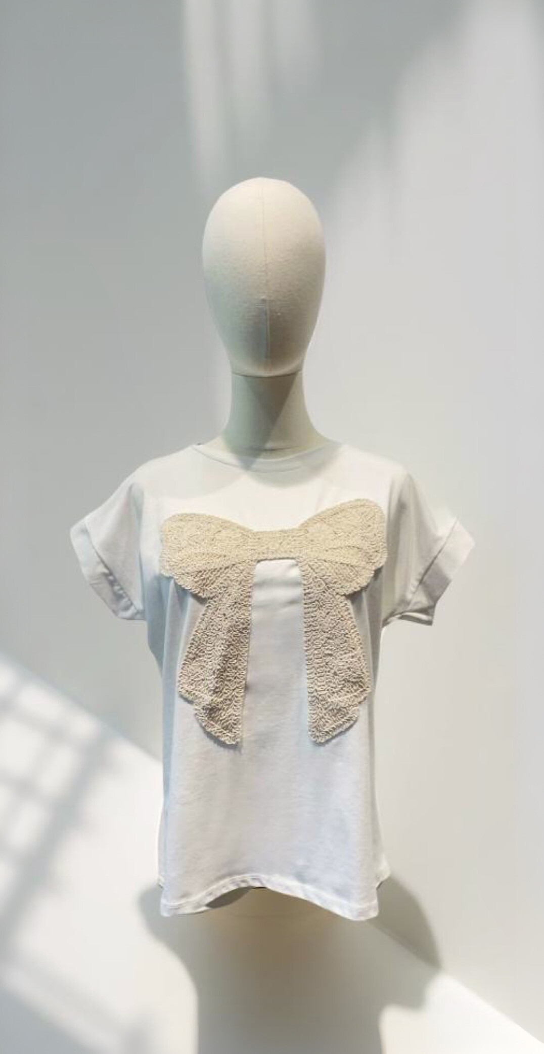 Wholesaler AMARIA - White T-shirt short sleeves Big knot embroidered