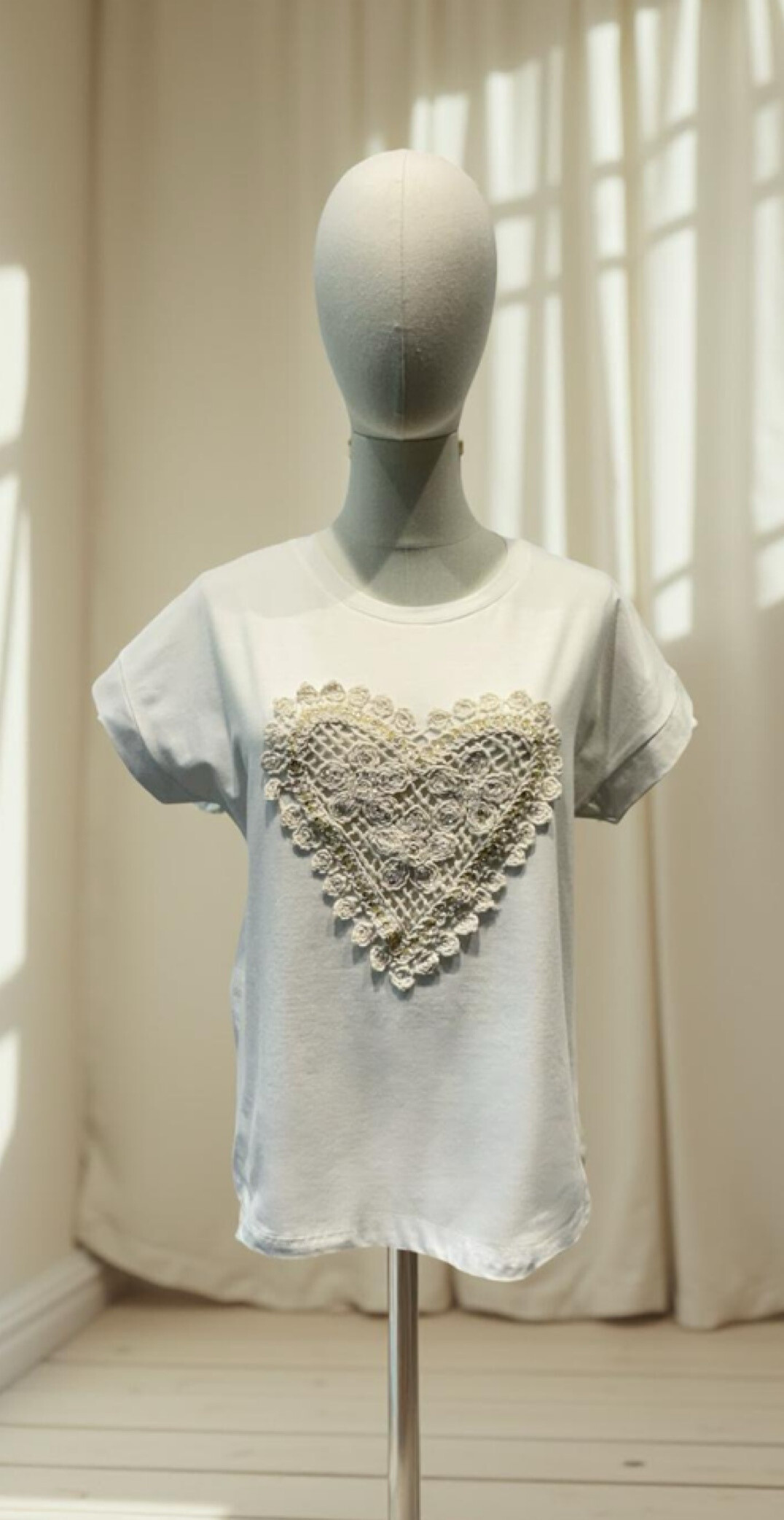 Wholesaler AMARIA - White T-shirt short macrame Heart sleeves